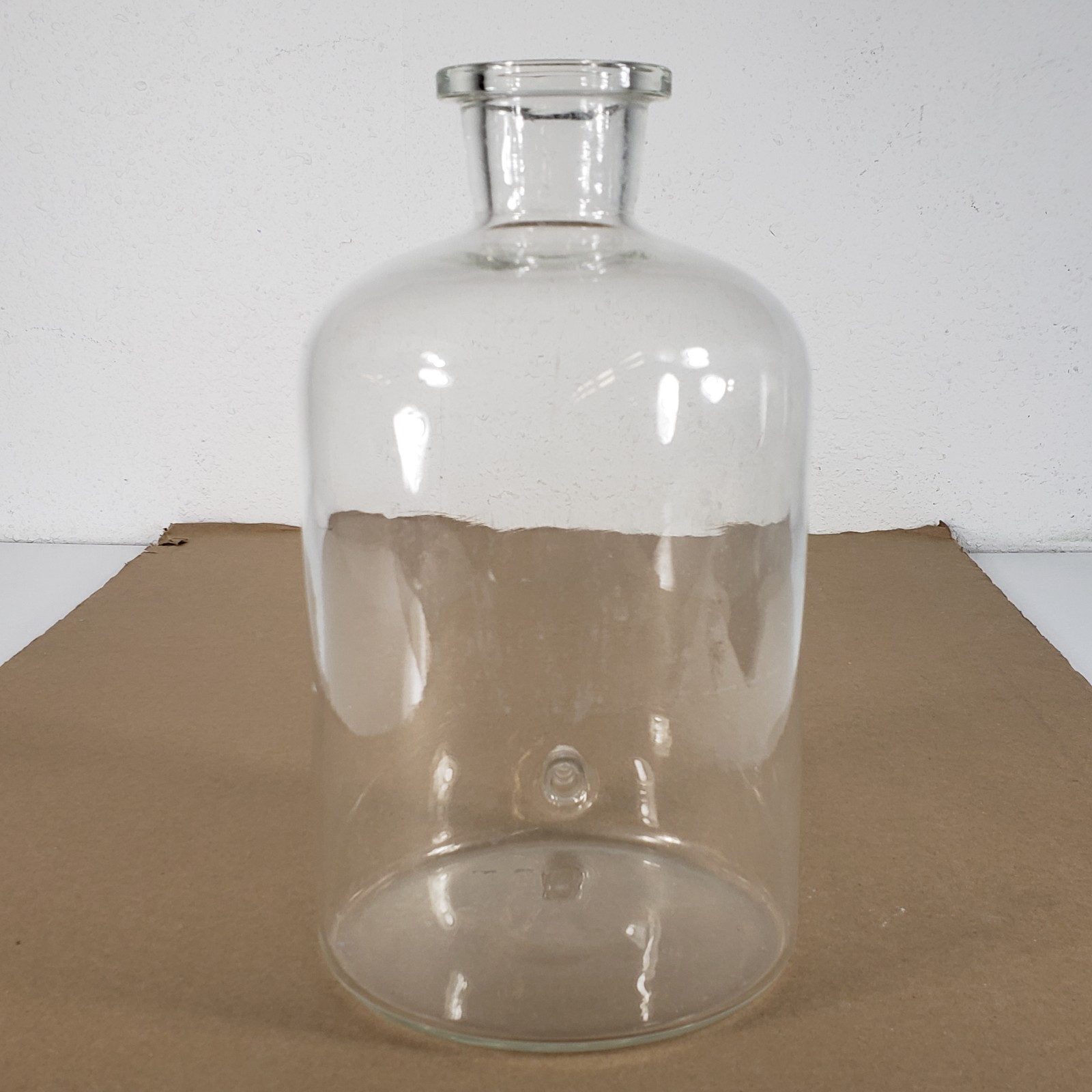 Kimax 14607-4000 4000mL Glass Reservoir Bottle w/3/8″ Bottom Hose Outlet