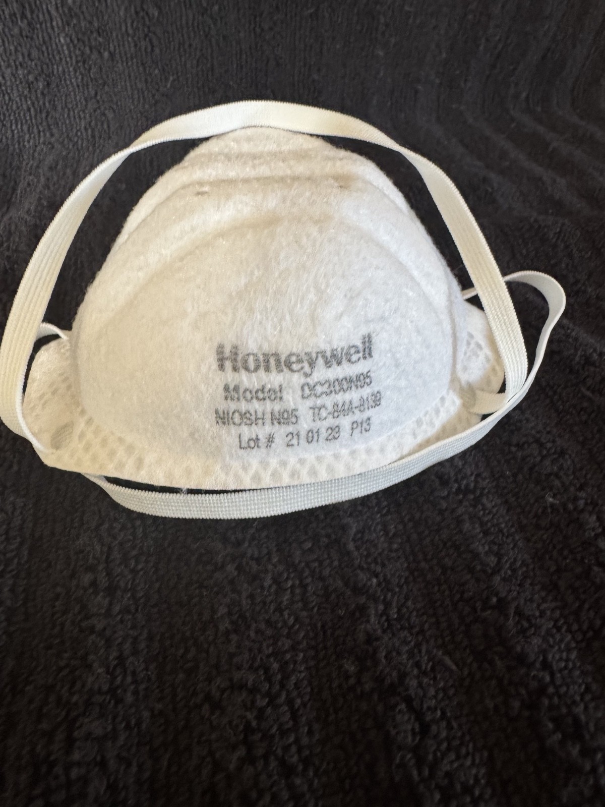 200 Count N95 Disposable Mask DC300N95B