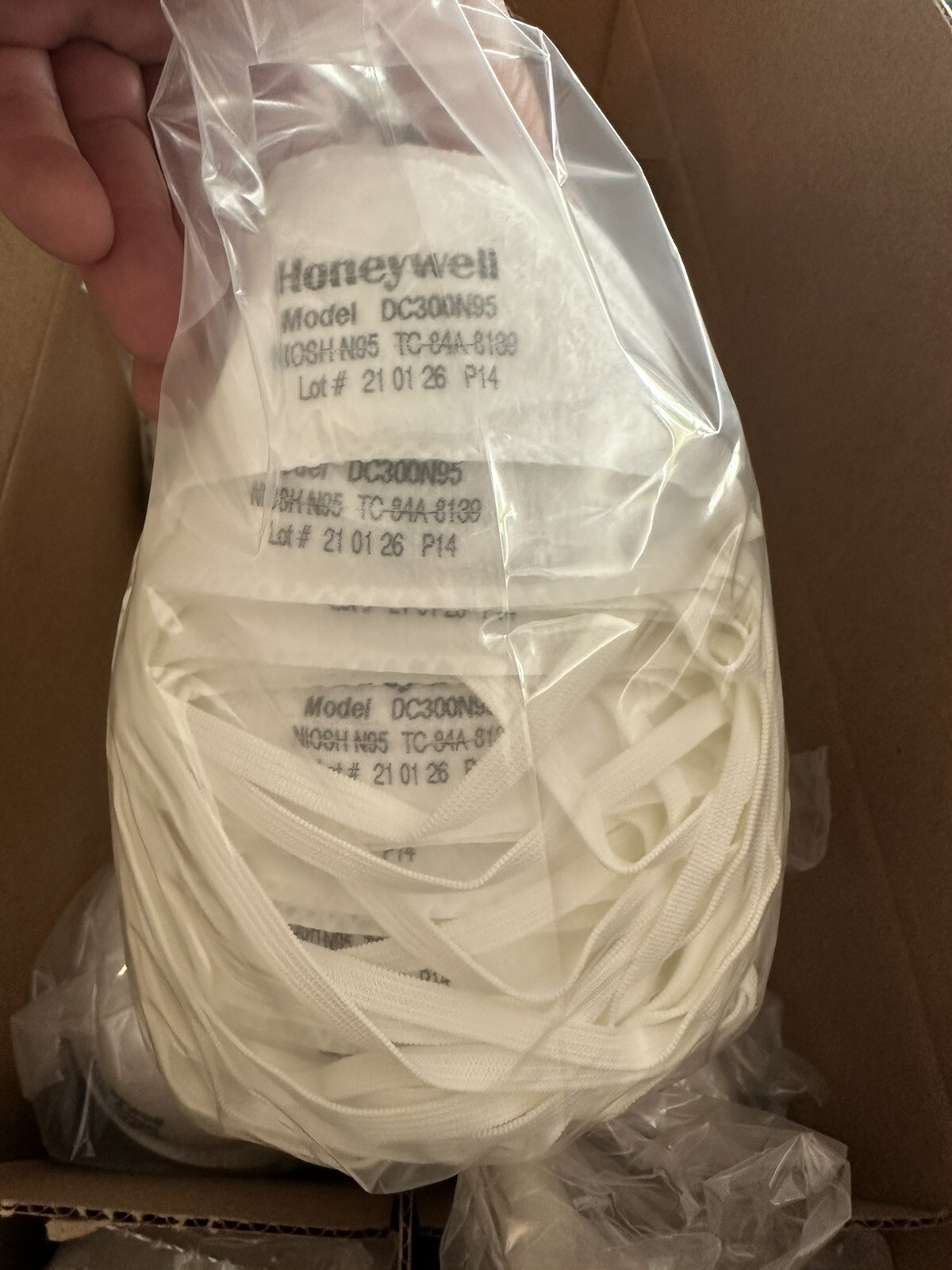 Honeywell N95 DC300N95B Respirator Particulate Masks Disposable NIOSH, 200/Box.