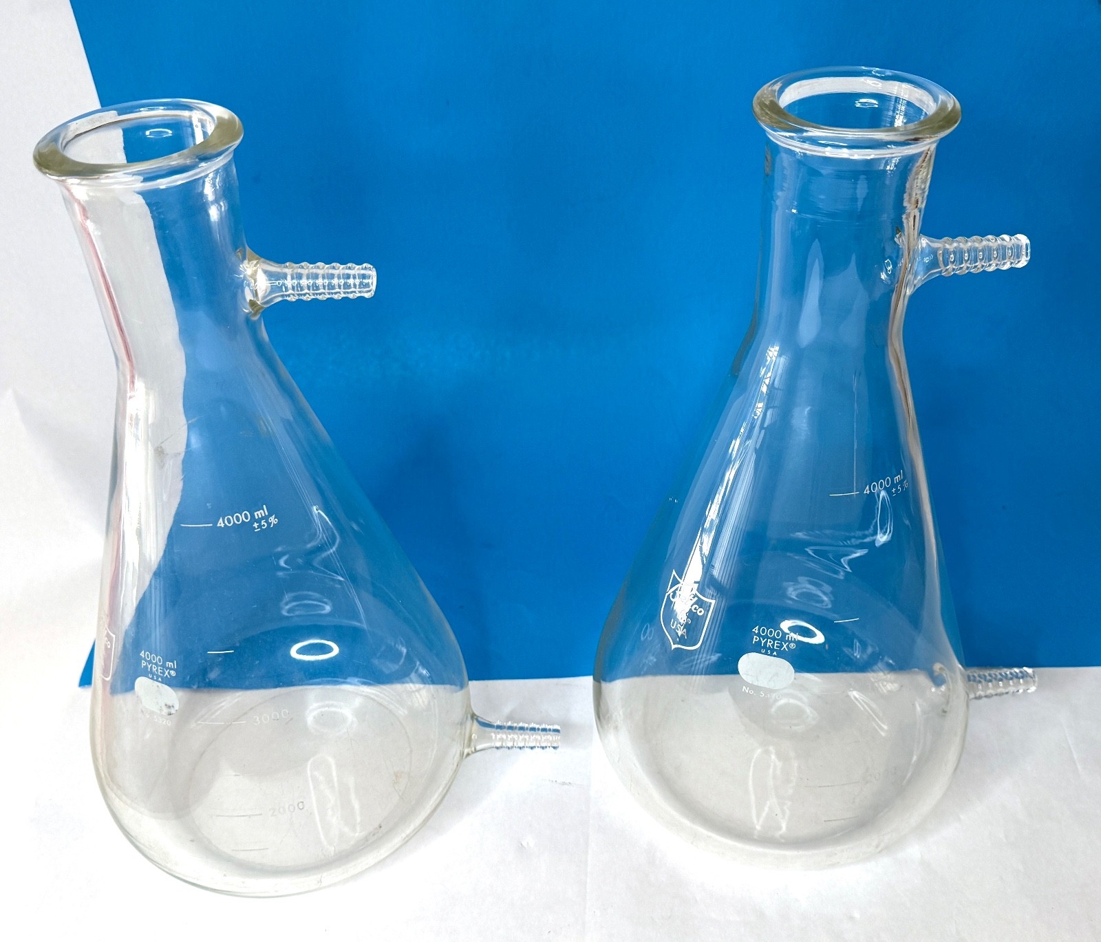 BELLCO Pyrex 4000ml Filter Flask 5320 w/ Double Sidearm Tubulation 15″ Vintage