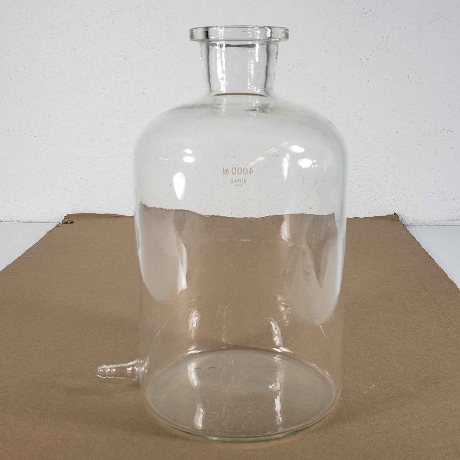 Kimax 14607-4000 4000mL Glass Reservoir Bottle w/3/8″ Bottom Hose Outlet