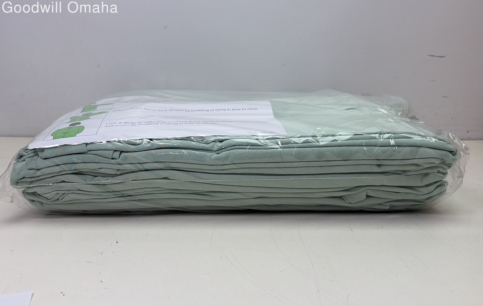 Lot of 50 Hanes Long Sleeve Hospital Gowns Size XL, 2X, 3X NEW!!! OPEN BOX!!!