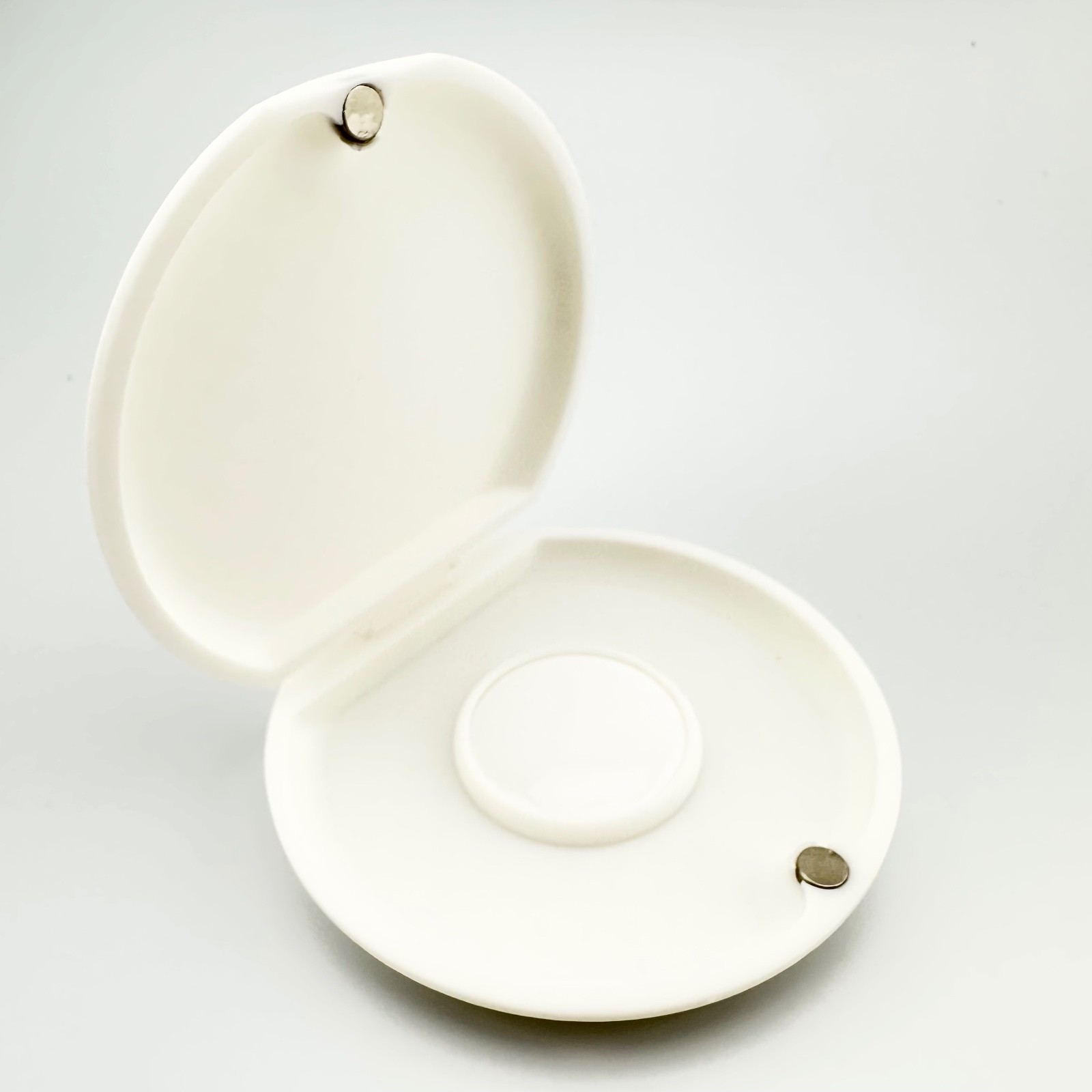 Retainer / Aligner Case with Airtag Slot & Magnetic Closure | Made in USA