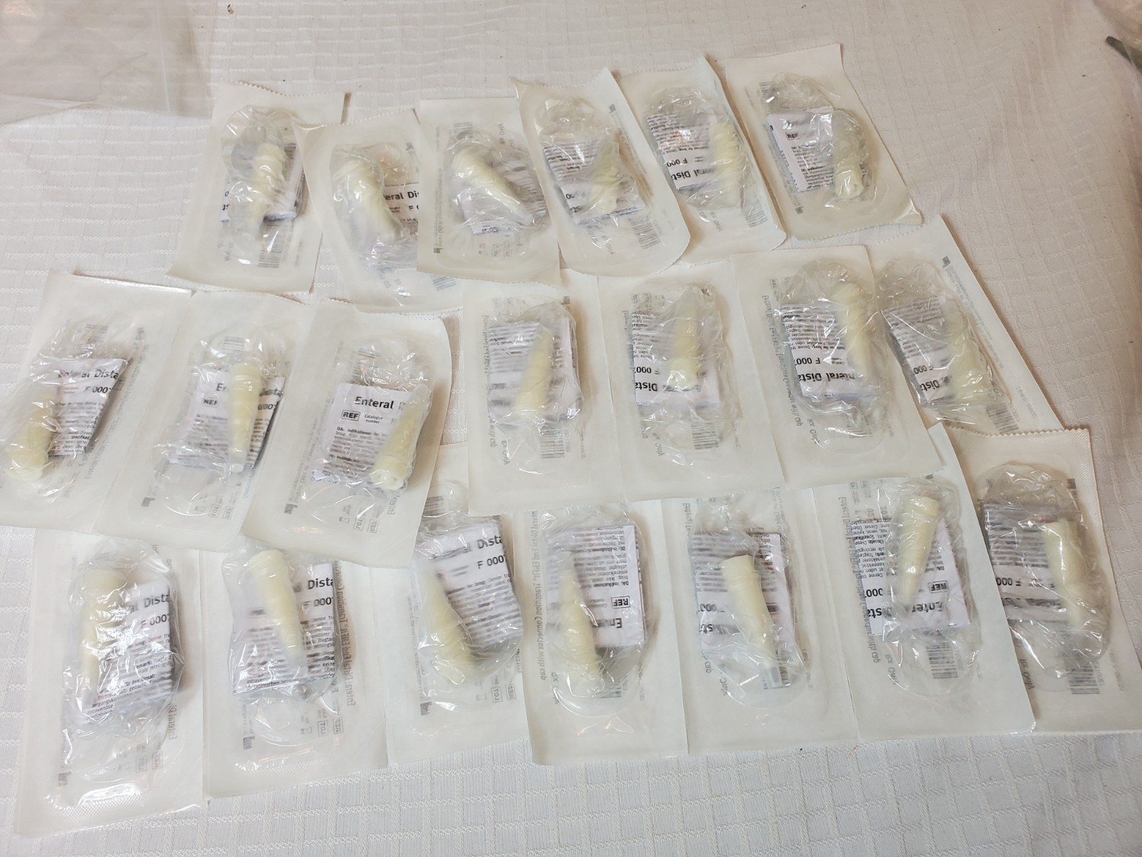 QTY 19 Cedic srl Enteral Distal End ENFit Transition Connector with Cap F 00071