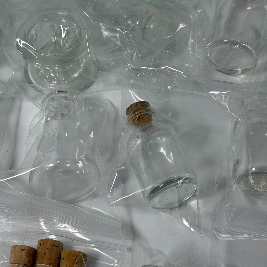 Vtg Lot of 35 PYREX Kimax Various Brand Laboratory Glass Beakers Flasks Jars