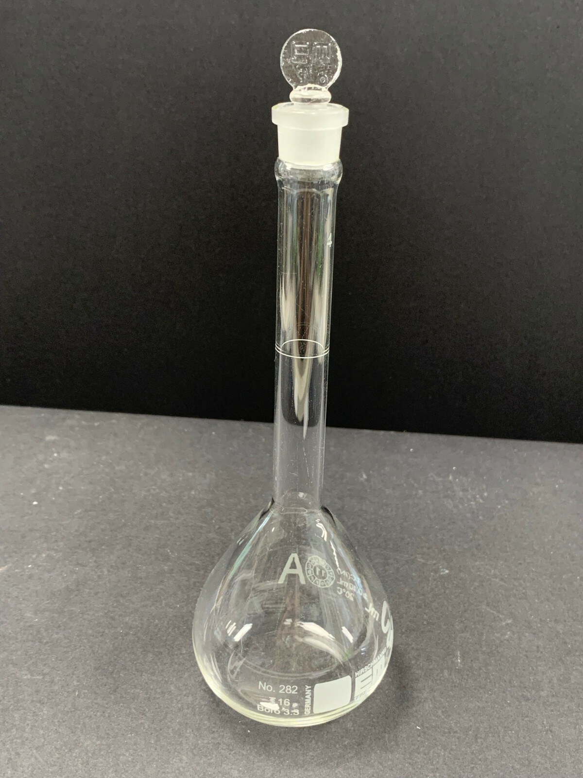 Hirschmann EM Techcolor 282 – 200 mL Class A Volumetric Flask with Stopper