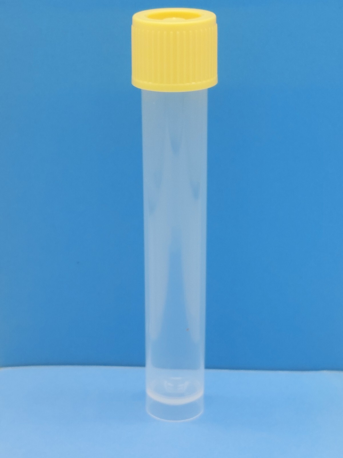25 Pack 13ml Clear Plastic Test Tube Vials Yellow Screw on Top (121°C To -196°C)