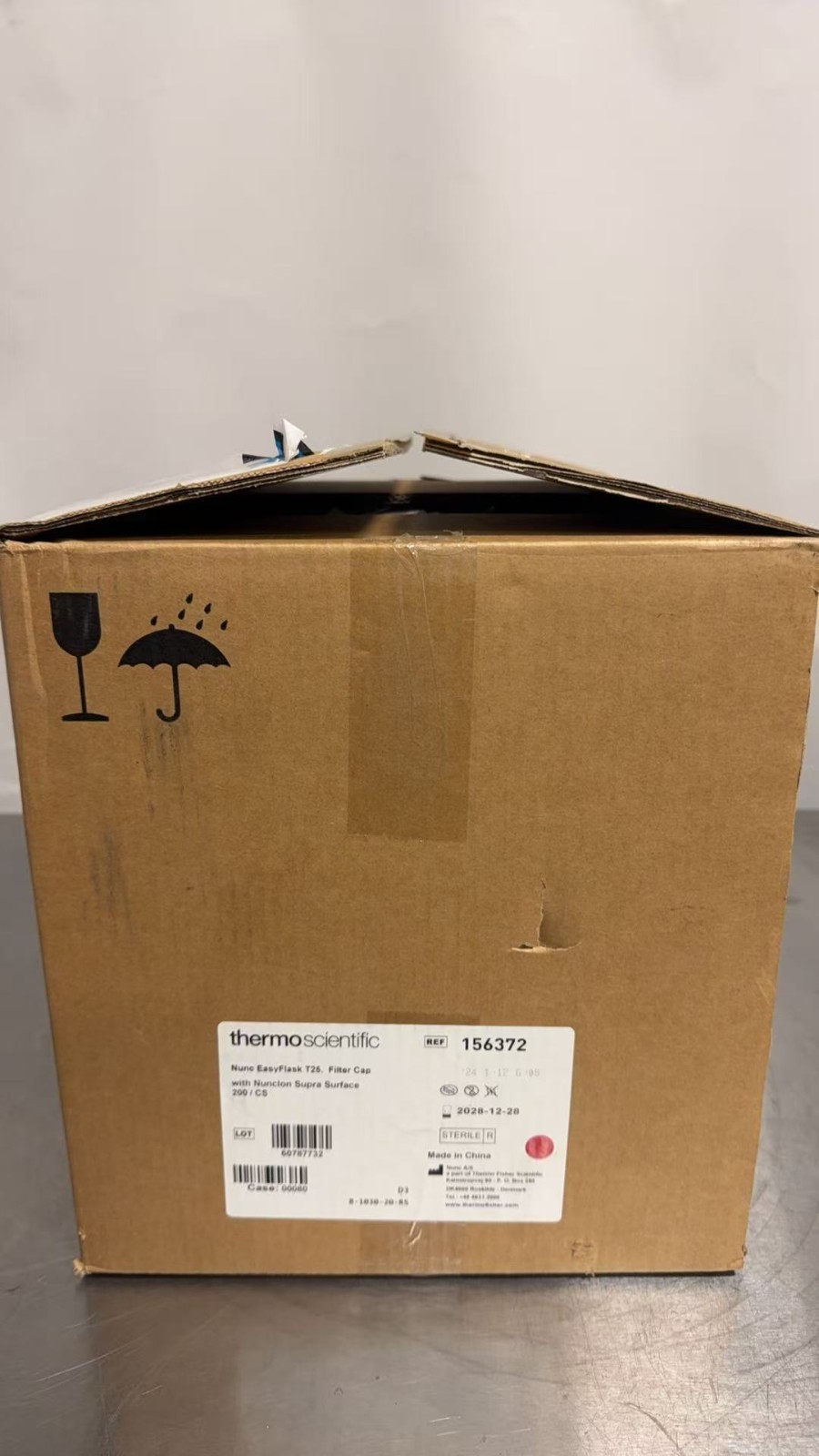 Thermo 156372 Nunc Flasks with Nunclon Supra Surface, 25 cm², 190 flasks left