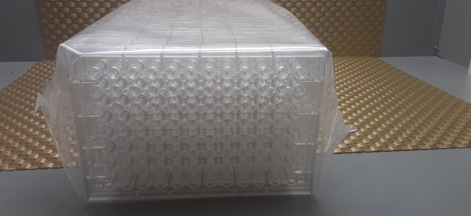 CORNING COSTAR 96-Well Clear F-Bottom Half Area PS Assay Plate w/o Lid(25) 3690