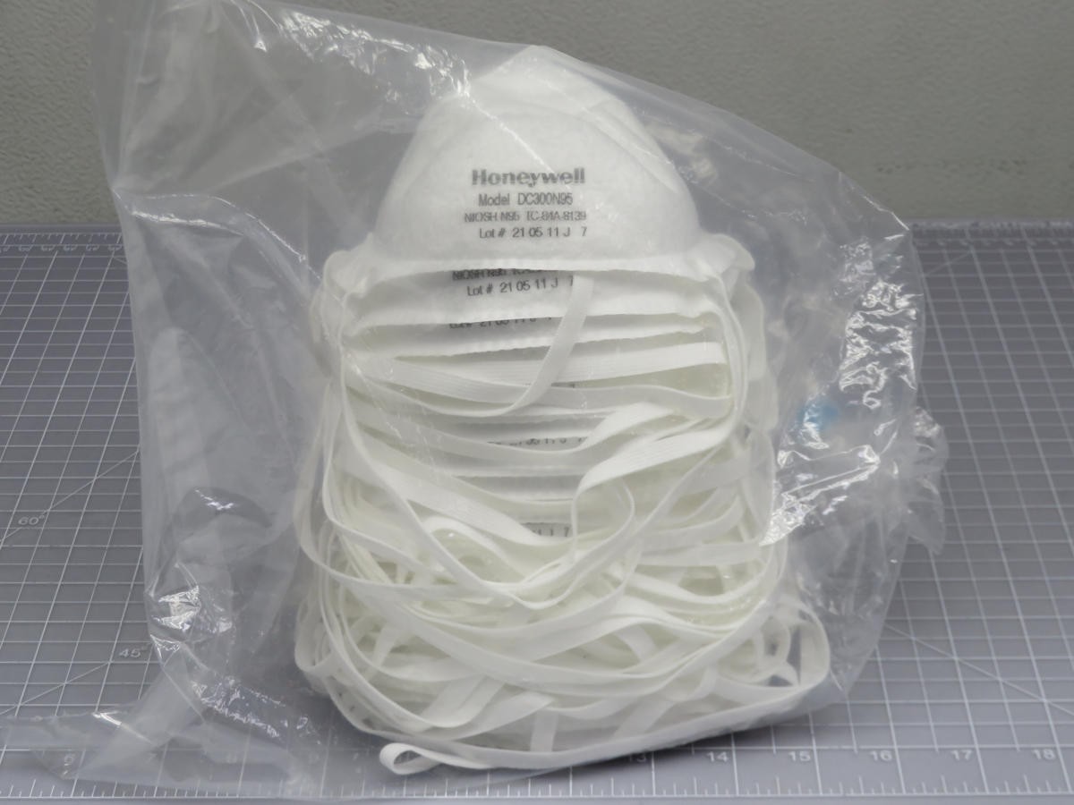 LOT OF 200 HONEYWELL DC300N95B N95 DISPOSABLE MASK