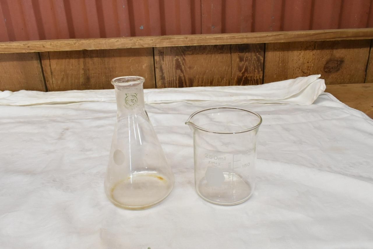 Vintage Scientific Glass Lab Machine Parts Buchi AG 190 Uster Pyrex 5650 Beakers