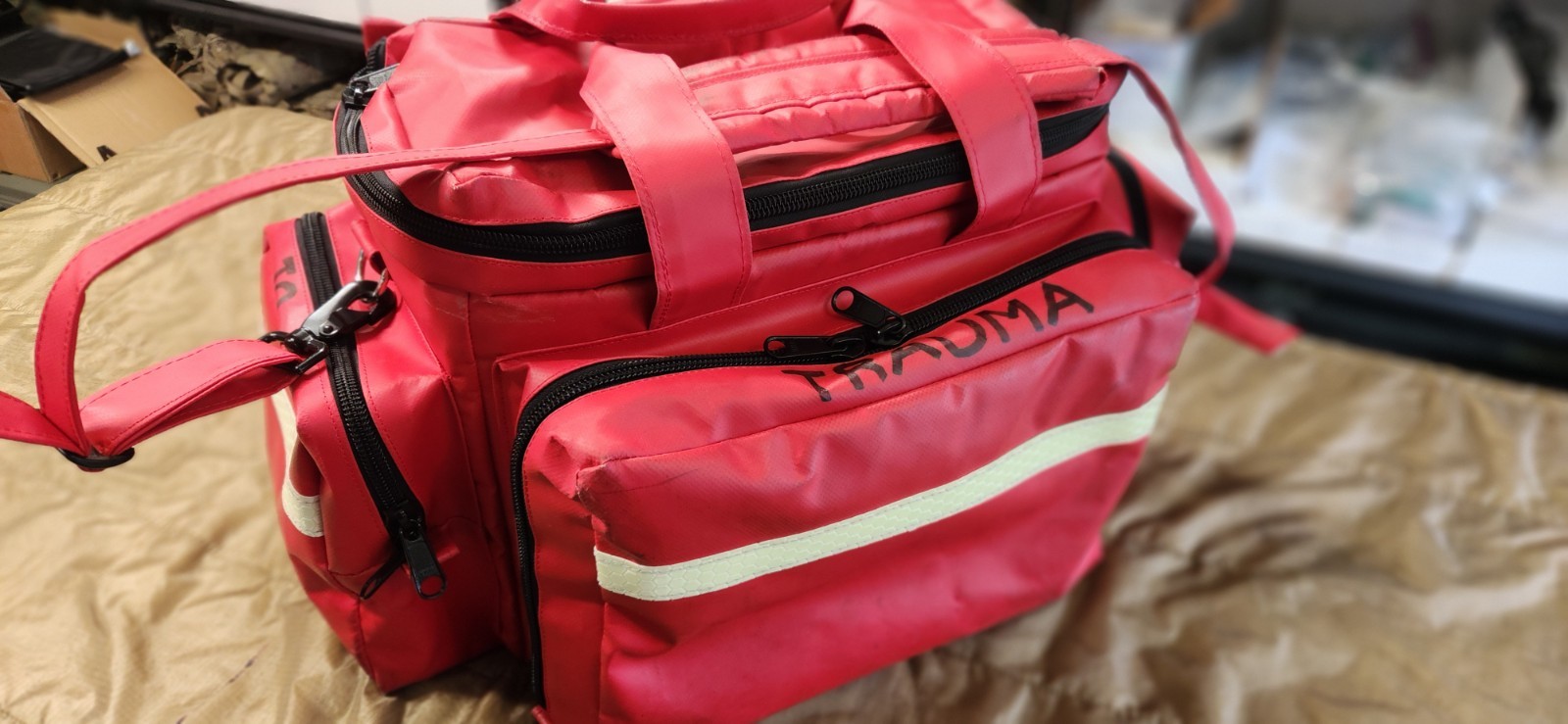 L.A. Rescue Bfr attack bagEMS Trauma Bag w/ Shoulder Strap & Clear Zip Pouch