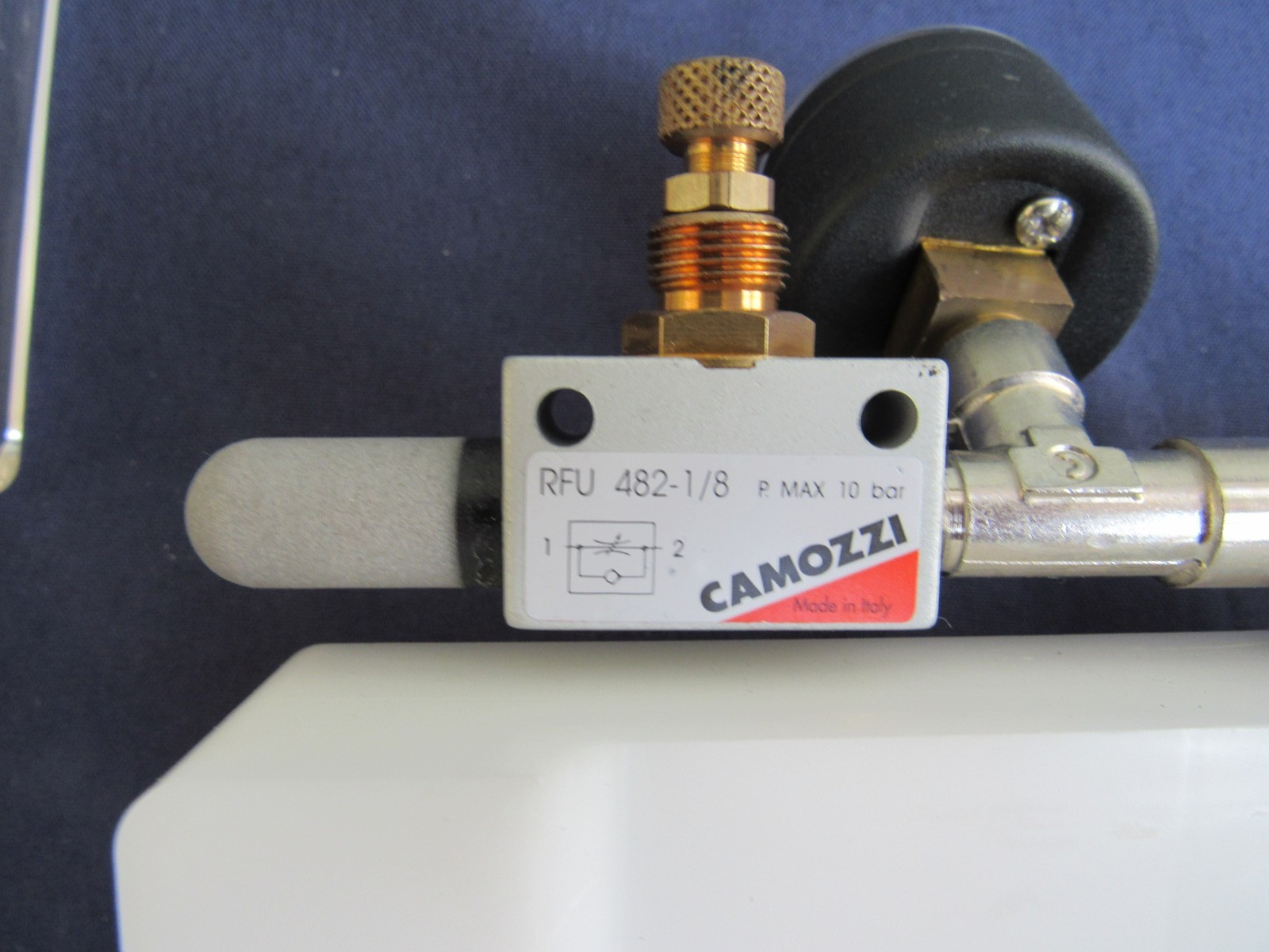 Unknown manuf. Vacuum Manifold w/ gauge, CAMOZZI RFU 4H2-1/8 VALVE, MINI-LUX DN8