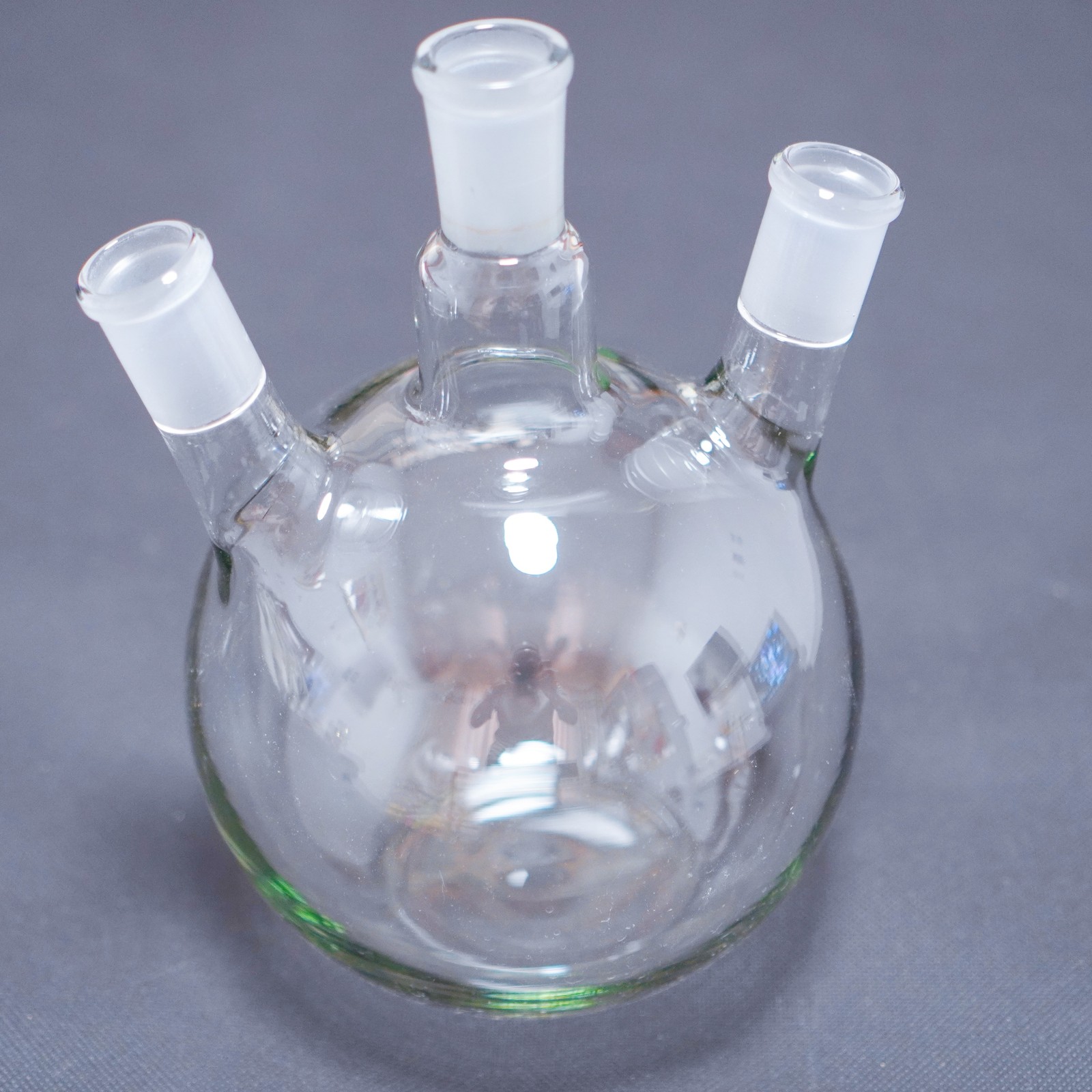 Laboratory glass flat bottom boiling flask 3-neck 24/40 joints 3000 ml, 2000 ml
