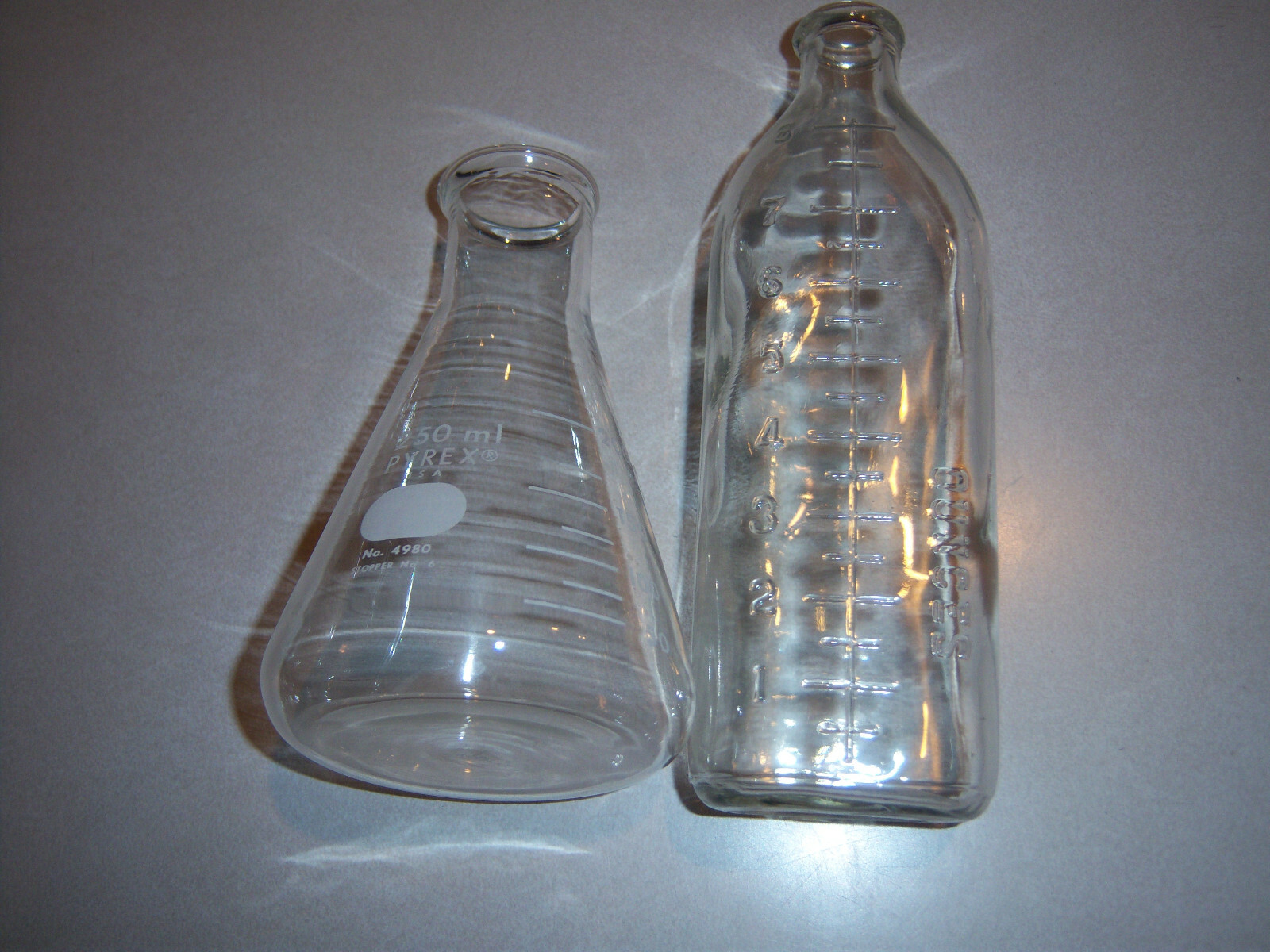 LOT NICE COLLECTOR’S 2 Glass Lab Bottles Pyrex 200ml & 8oz UNKNOWN MAKER…