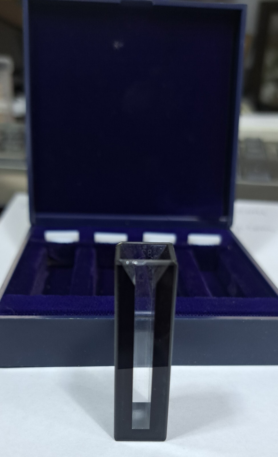 HELLMA – Type: 82, QS-1.000 – Cuvette w/ Box + 4 caps as shown