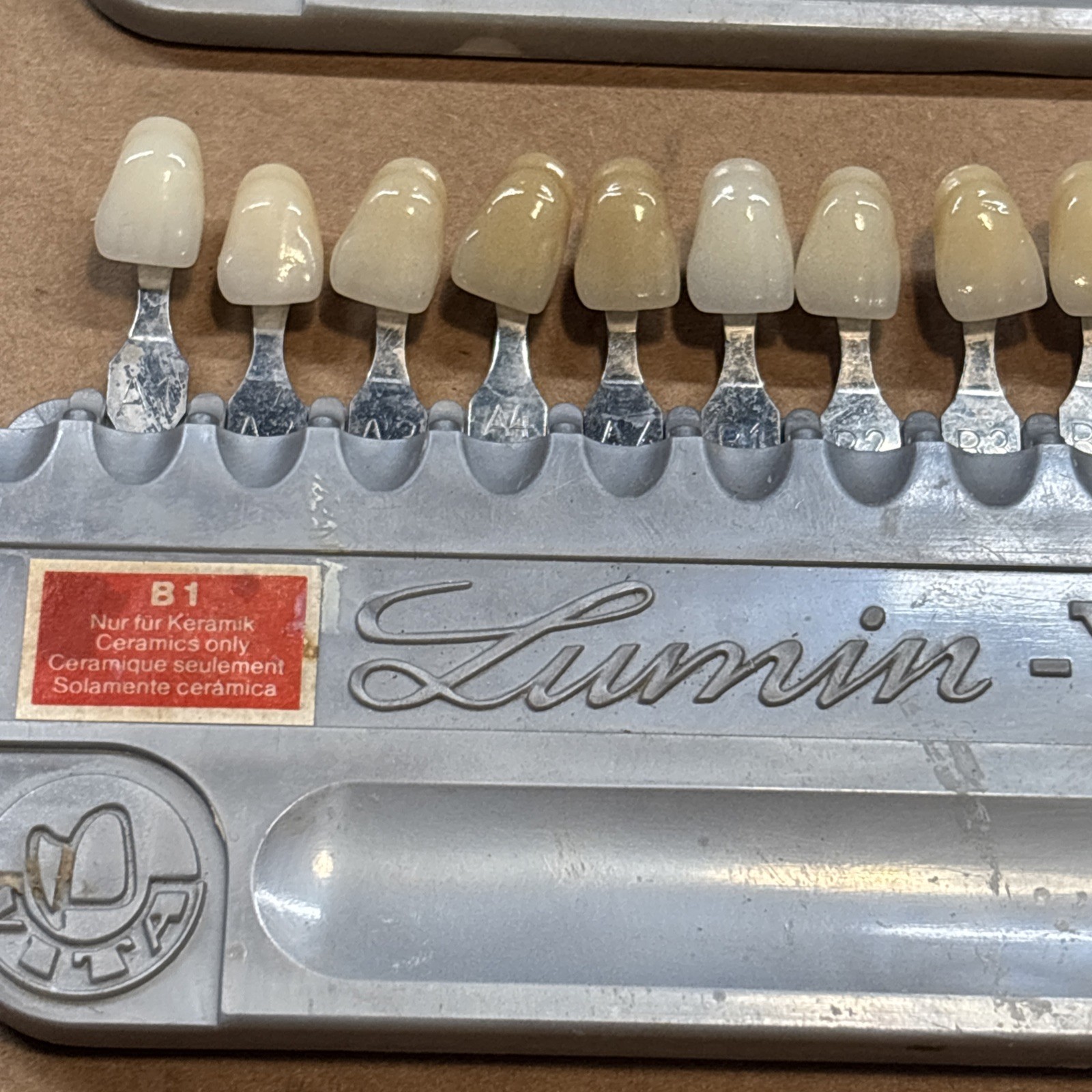 Lumin-VACUUM Teeth Denture Shade Guide Lot Made in Germany