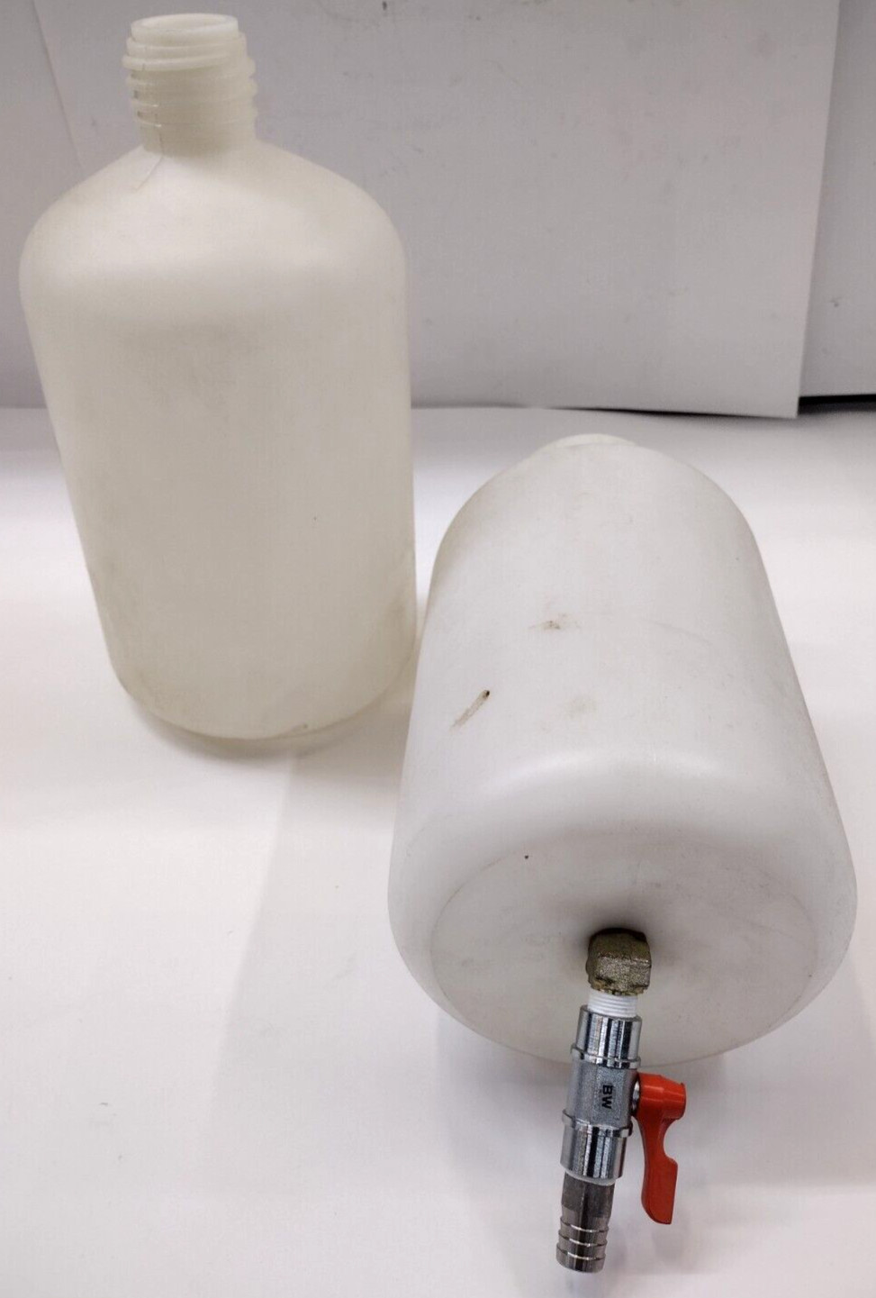 5 LITER SOLVENT DISPENSING BOTTLE W/SHUT OFF VALVE AND EXTRA 5 LITER BOTTLE