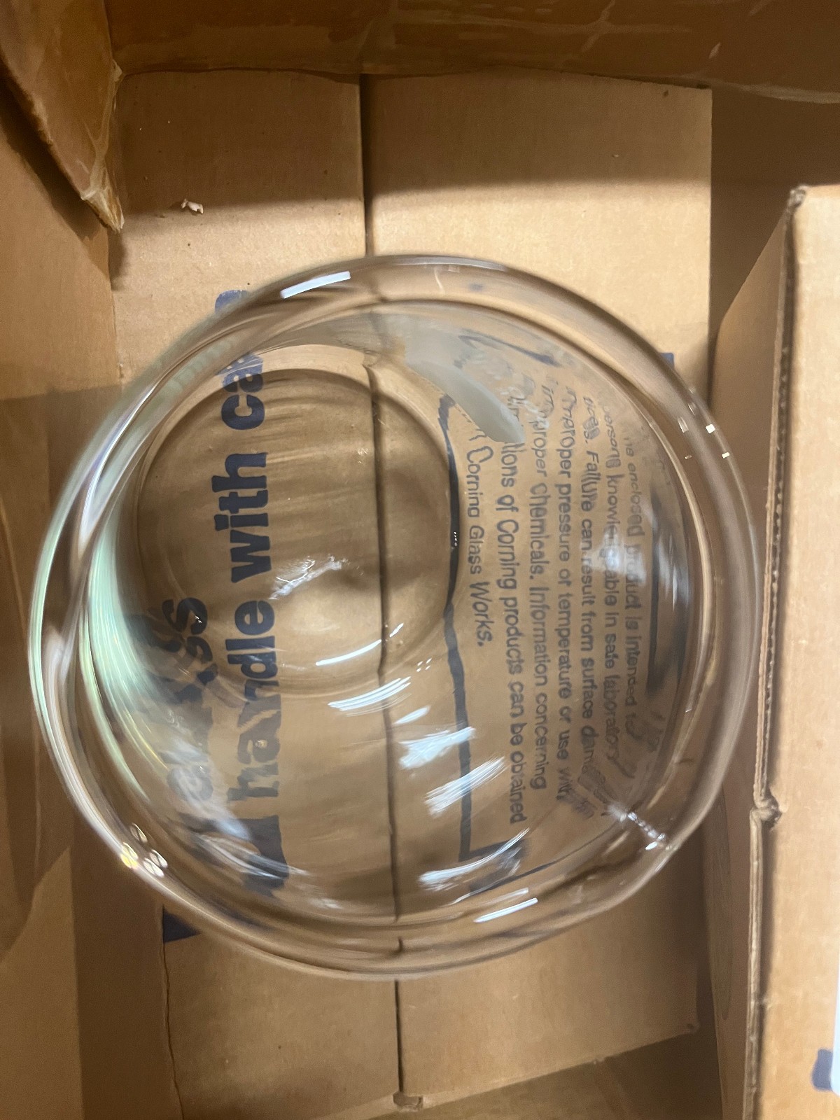 One new Pyrex Glass 600mL Graduated Griffin Beaker 1003-600 heavy duty