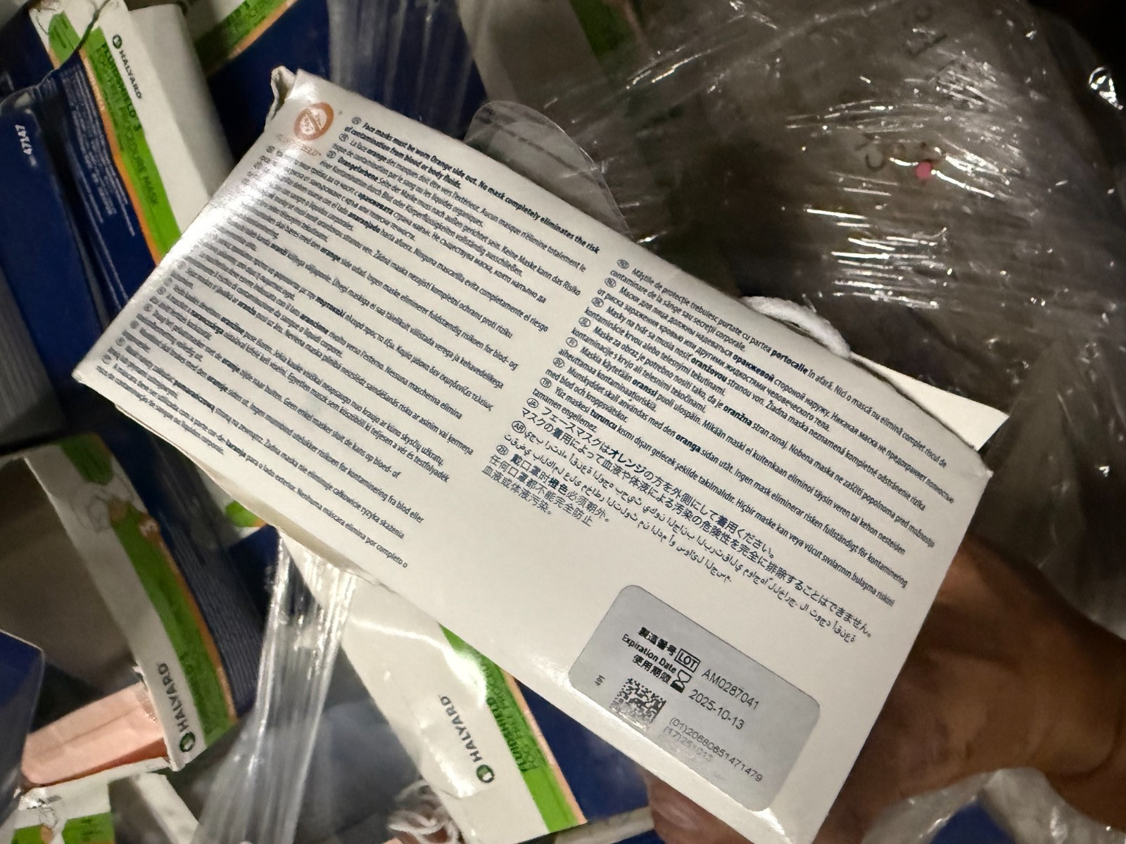Halyard 47147 Fog-Free FluidShield ASTM Level 3 Procedure Mask Earloops 50-Piece