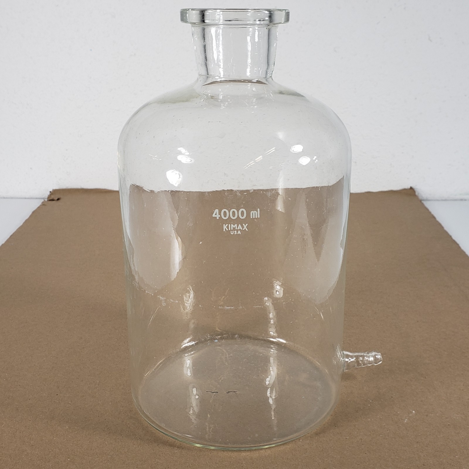 Kimax 14607-4000 4000mL Glass Reservoir Bottle w/3/8″ Bottom Hose Outlet