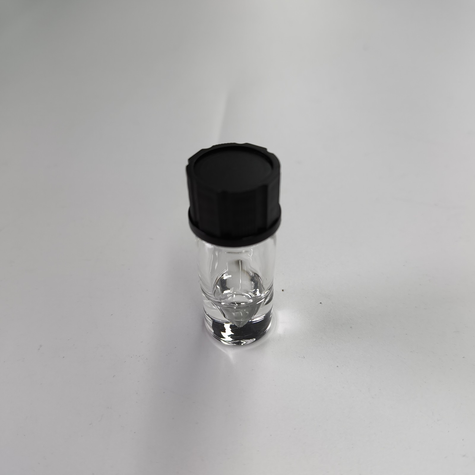 3mL Clear Borosilicate Glass Vial V-Shape with Solid Cap, Pack of 100 Vials Lab