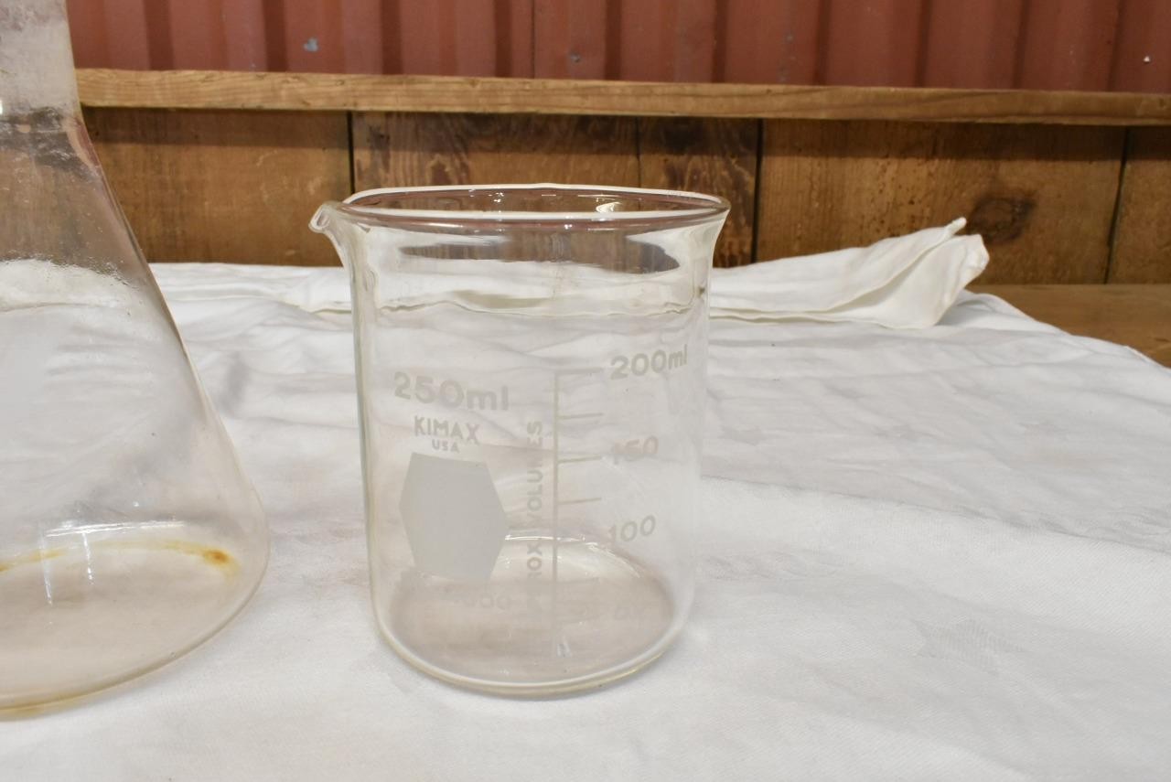 Vintage Scientific Glass Lab Machine Parts Buchi AG 190 Uster Pyrex 5650 Beakers