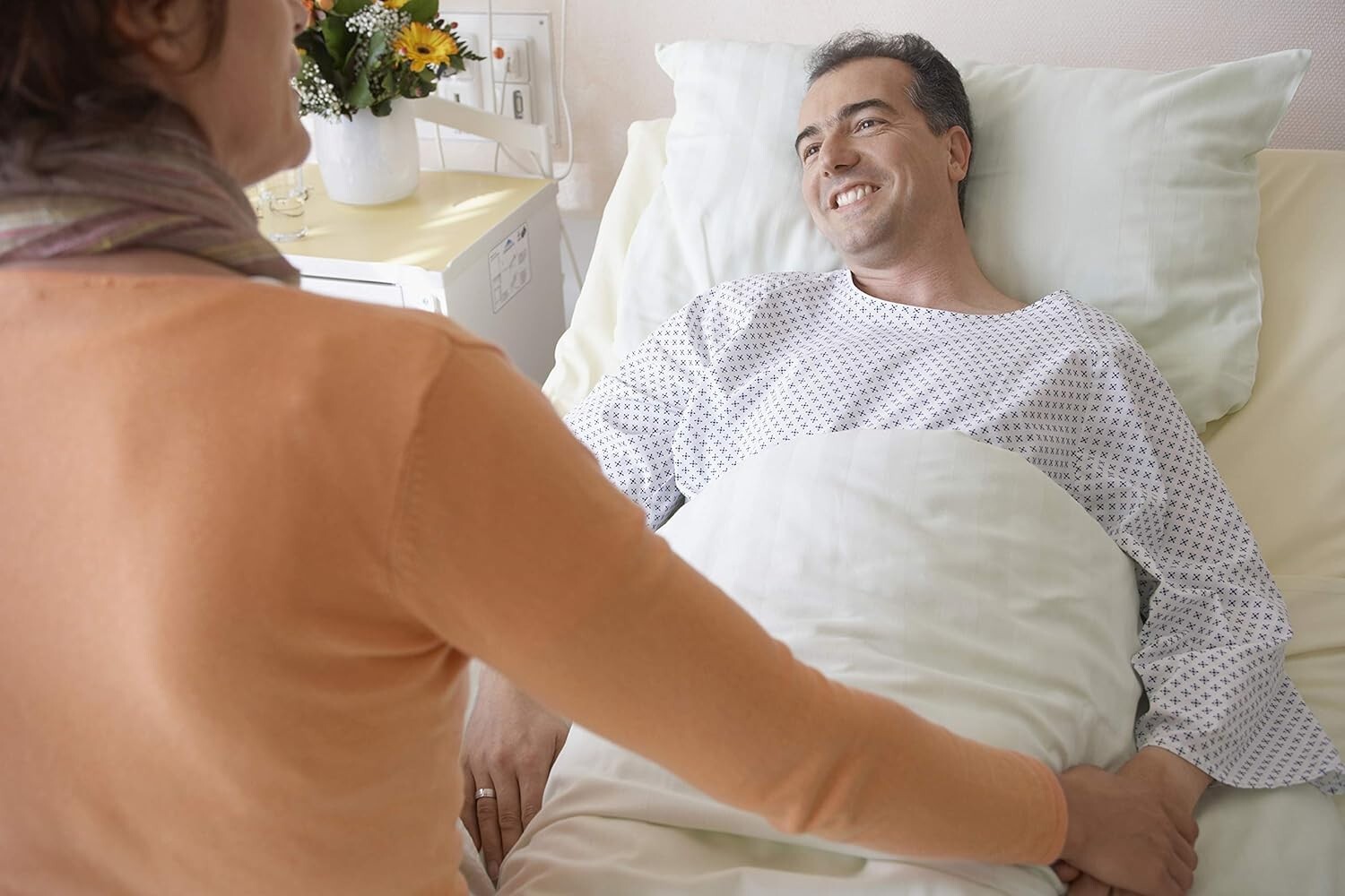 Comfortable Hospital Gown 6 Pack – Unisex Fits Up to 2XL, White Medical Gowns