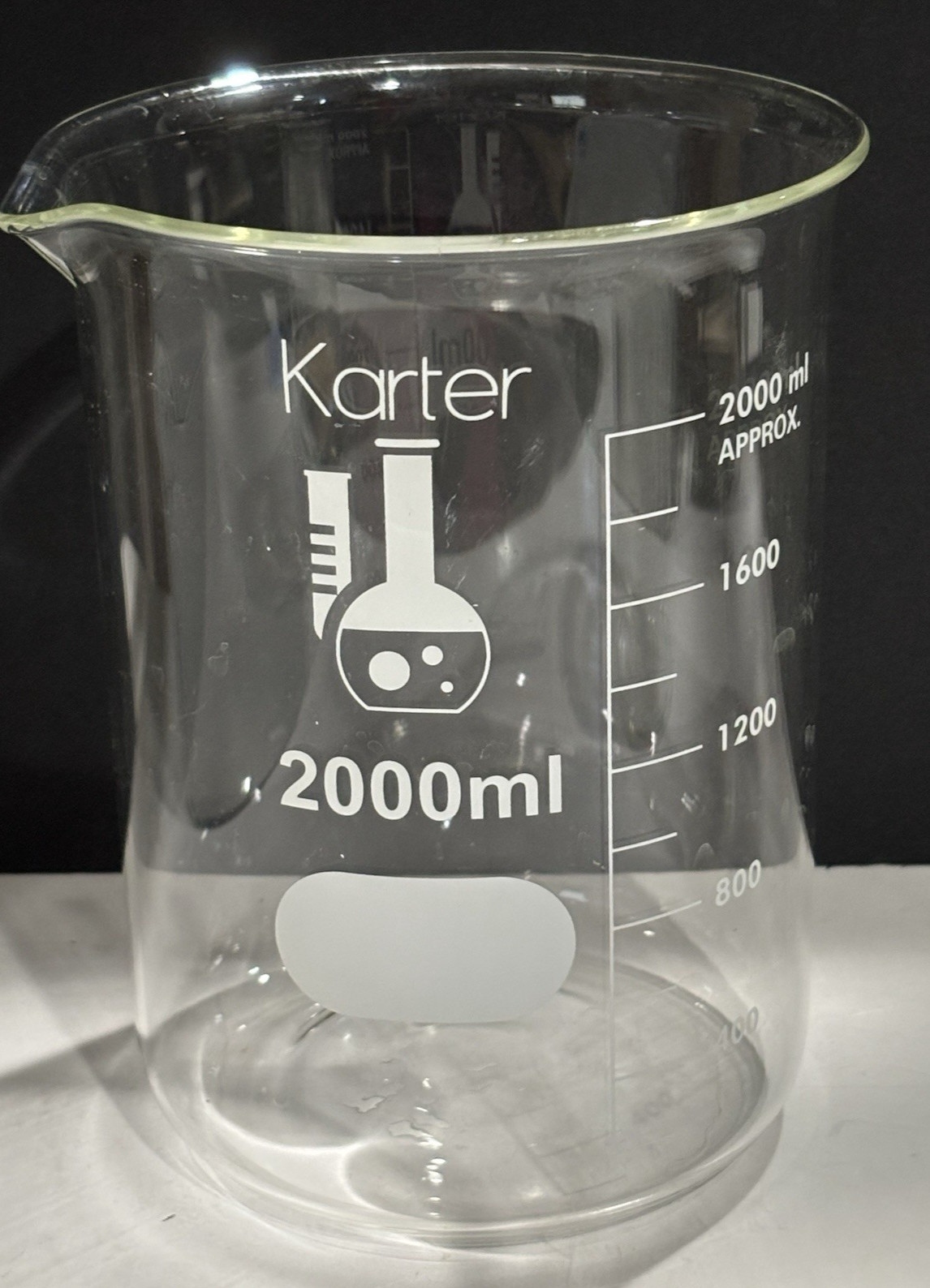 2000 ML Graduated Glass Beaker Low Form w Spout Lab or home use