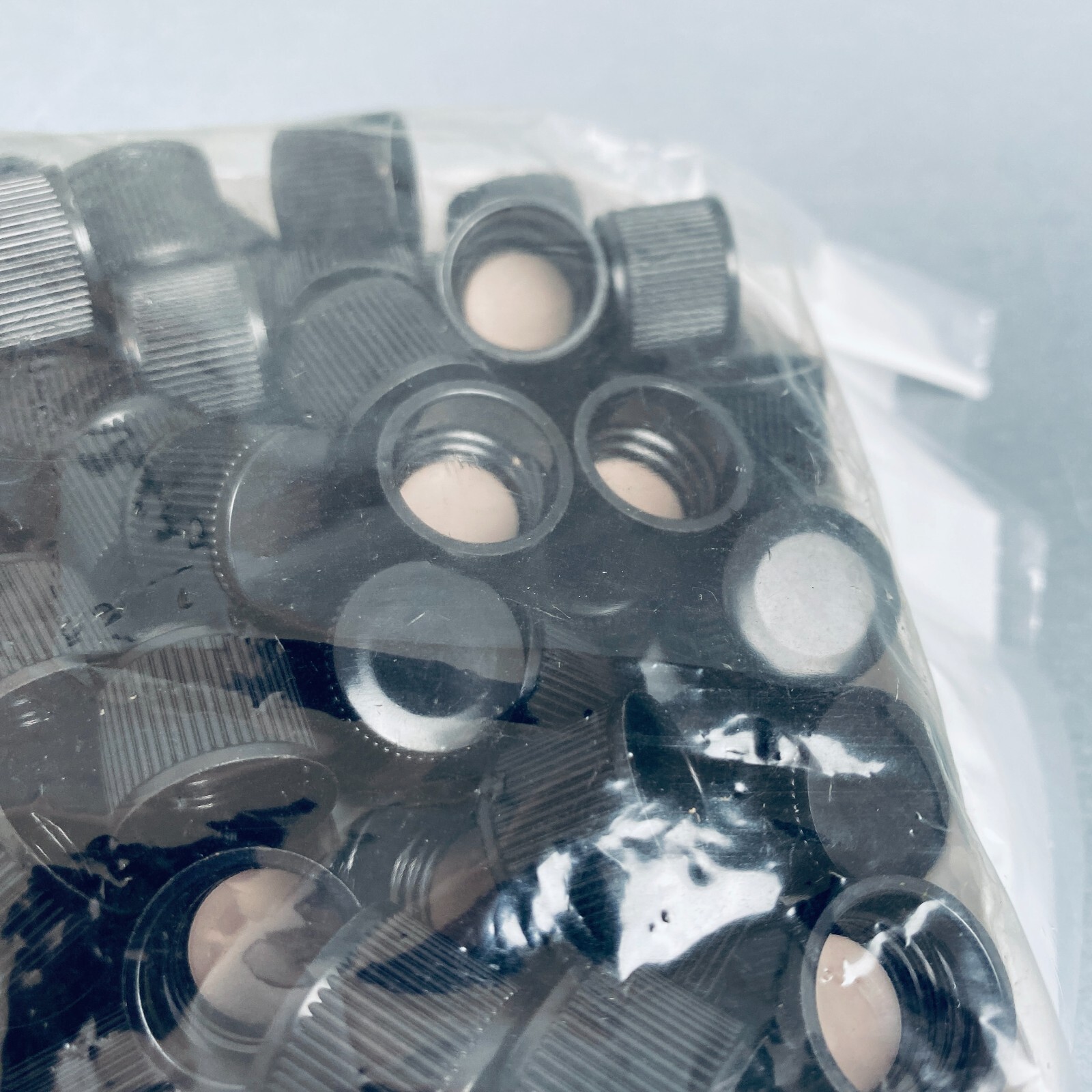 Sun Sri Phenolic Screw Cap 13-415 Thread 5 Packs of 125 Caps – Total of 625 Caps