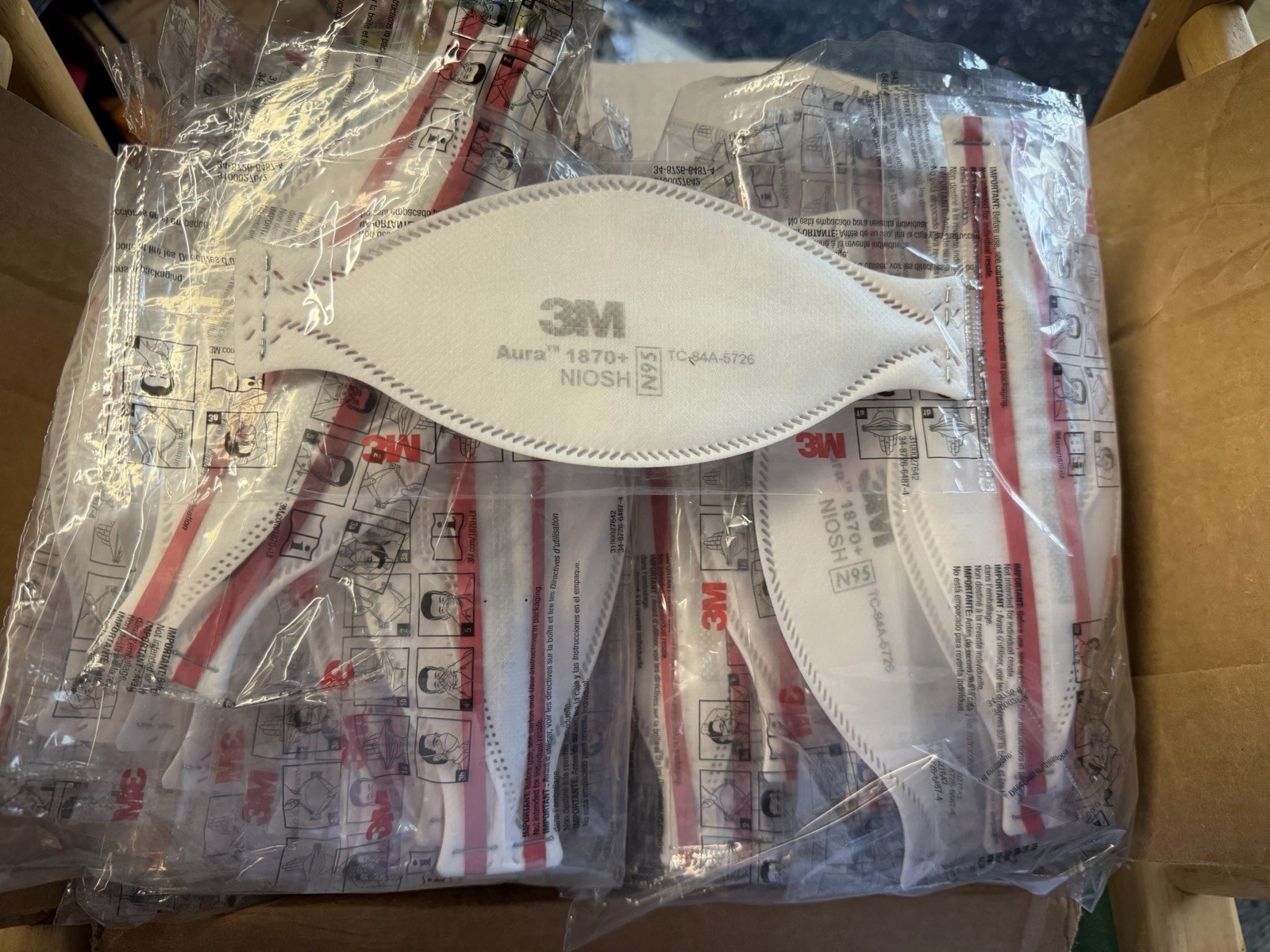 3M Aura 1870+ N95 Particulate Respirator Surgical Face Mask 20 Pack, NIOSH