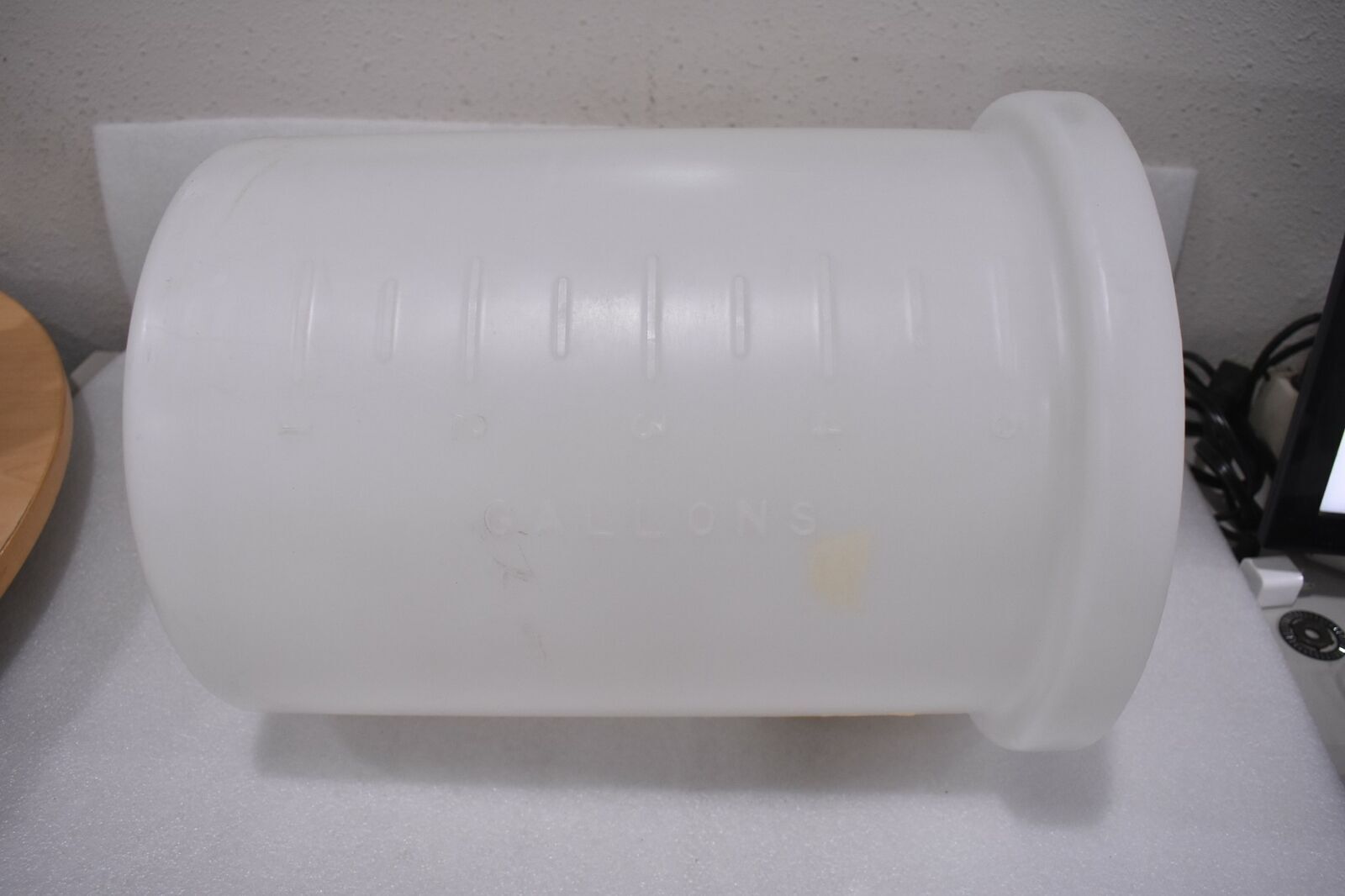 NORTON PERFORMANCE PLASTIC 11100-0005 5 GALLON 18 LITER CYLINDRICAL TANK NO LID