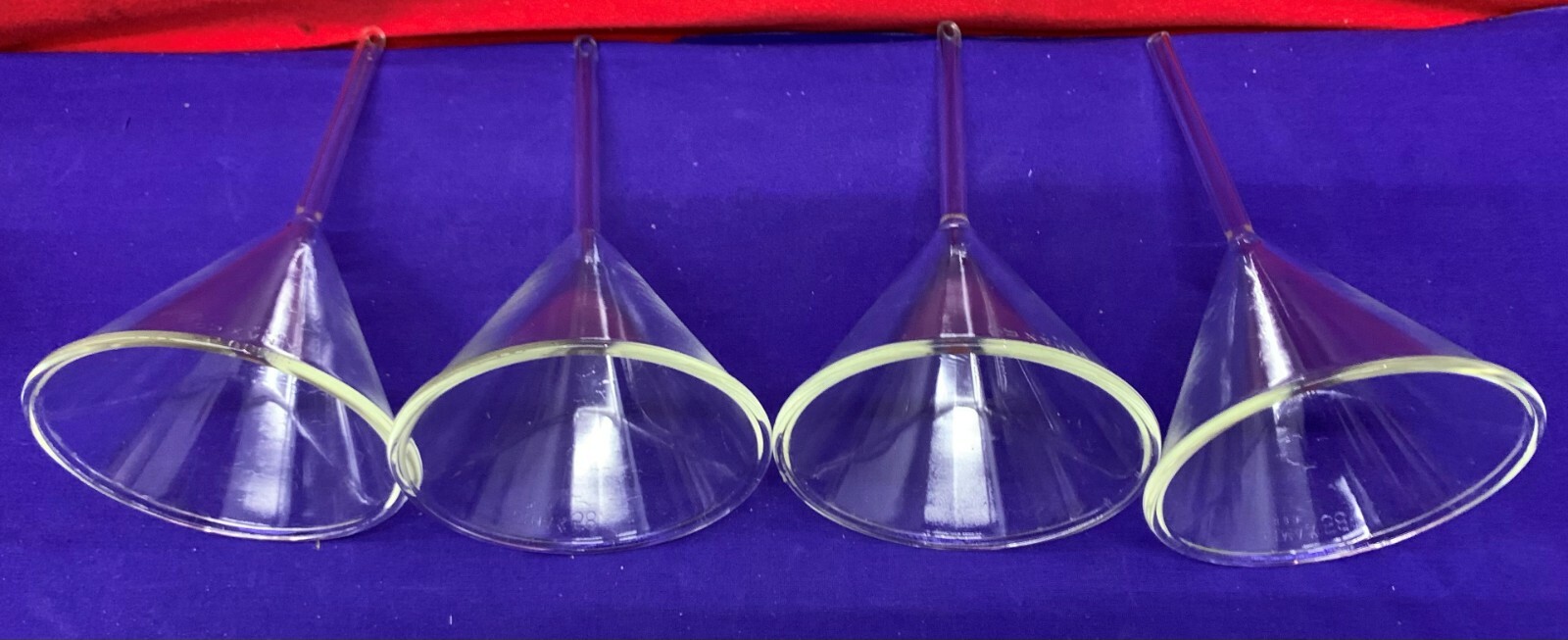 1 Lot Qty of 4 – Kimax 58 Glass Filling Funnel 58 Degree Angle Short Stem