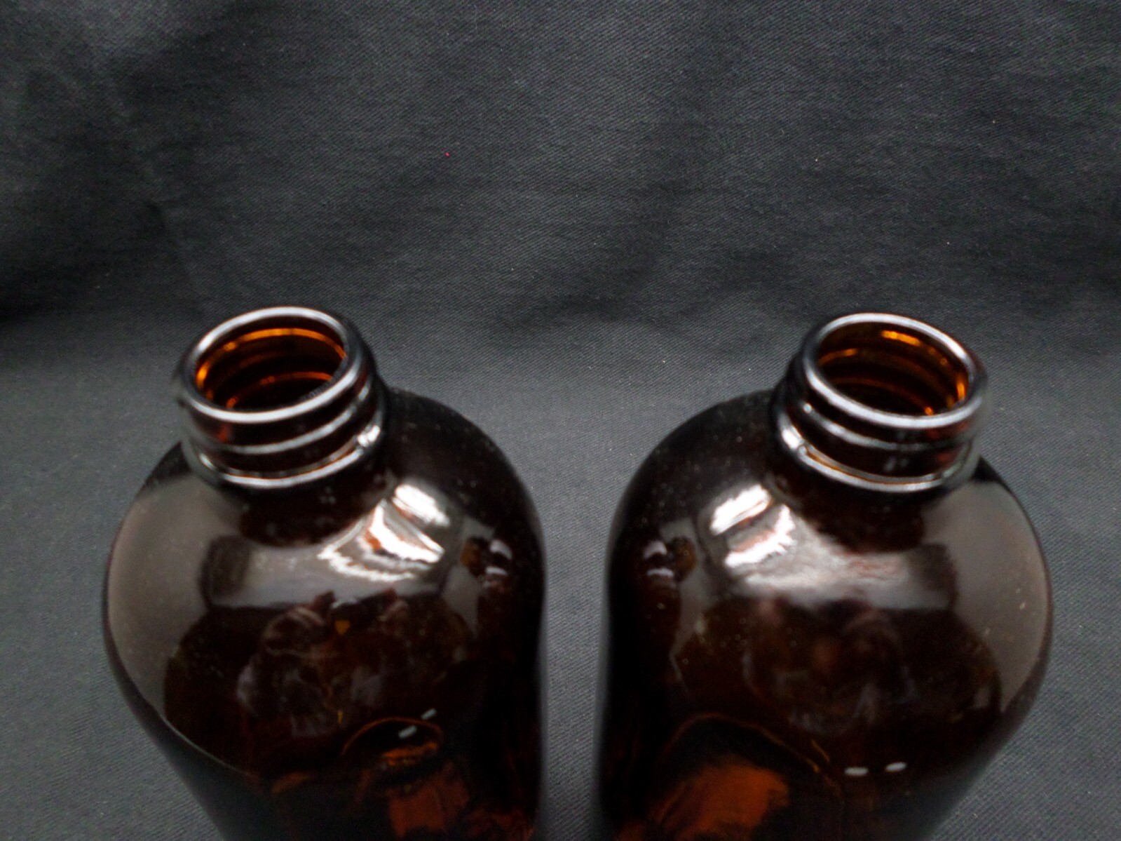 Laboratory 16oz Glass Amber Boston Round Bottle w/ White 28-400 Screw Cap 2/Pack