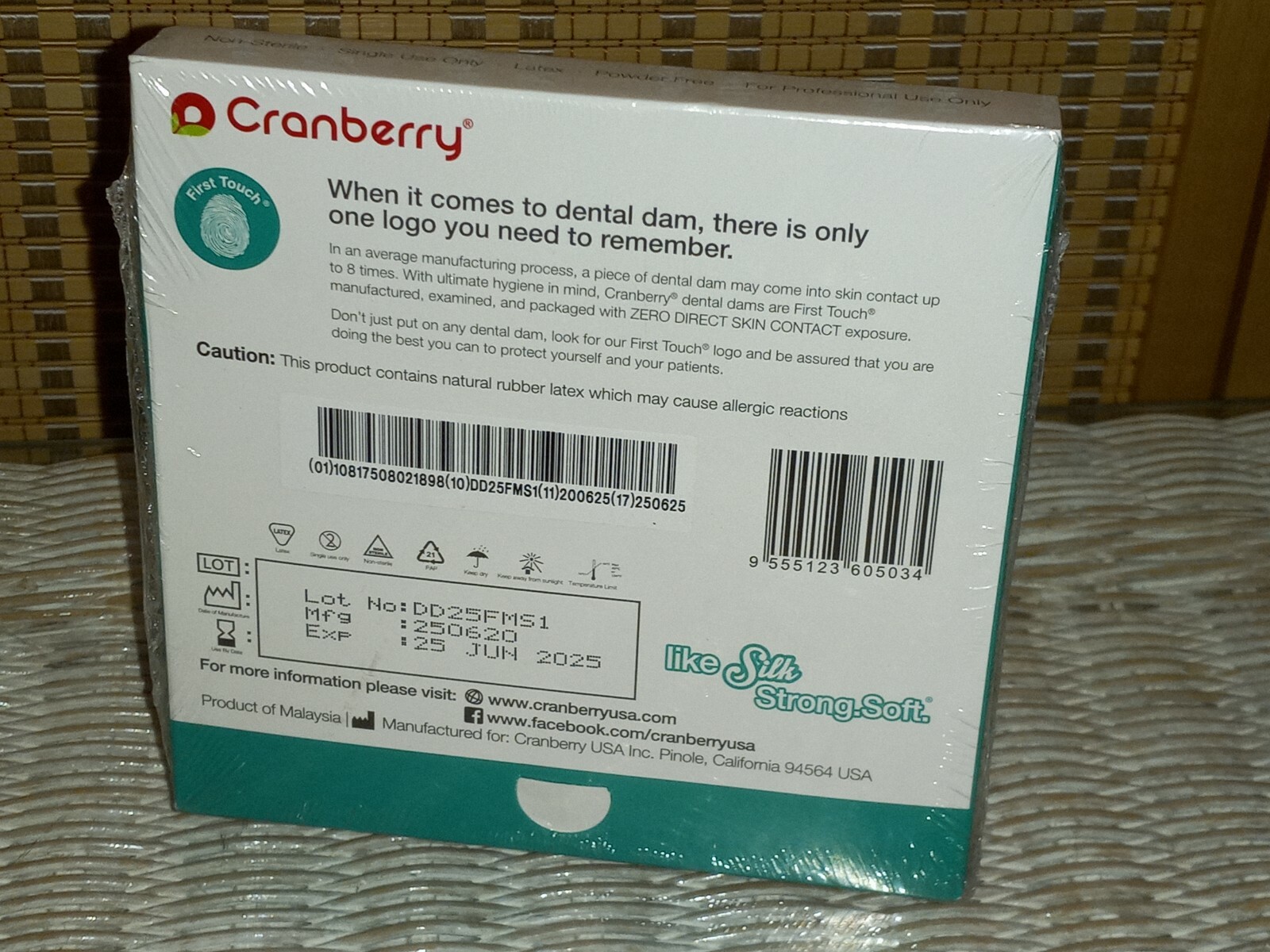 Cranberry CR8155NS Smart Dam Latex Powder-Free, Unscented Medium Gauge 52 Sheets