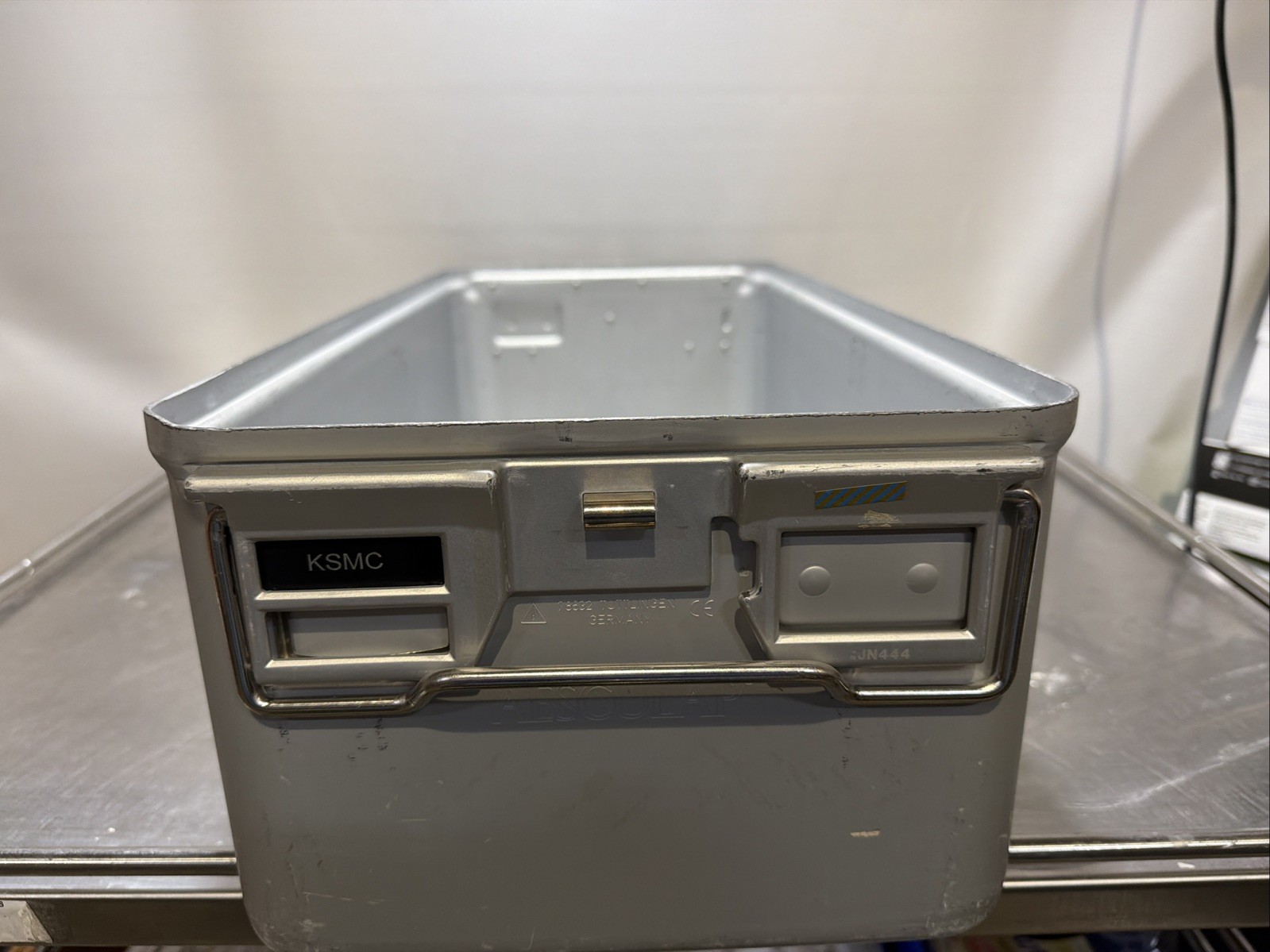 AESCULAP JN444 STERILE CONTAINER W/ JP005 GRAY PRIMELINE LID REUSABLE FILTERS