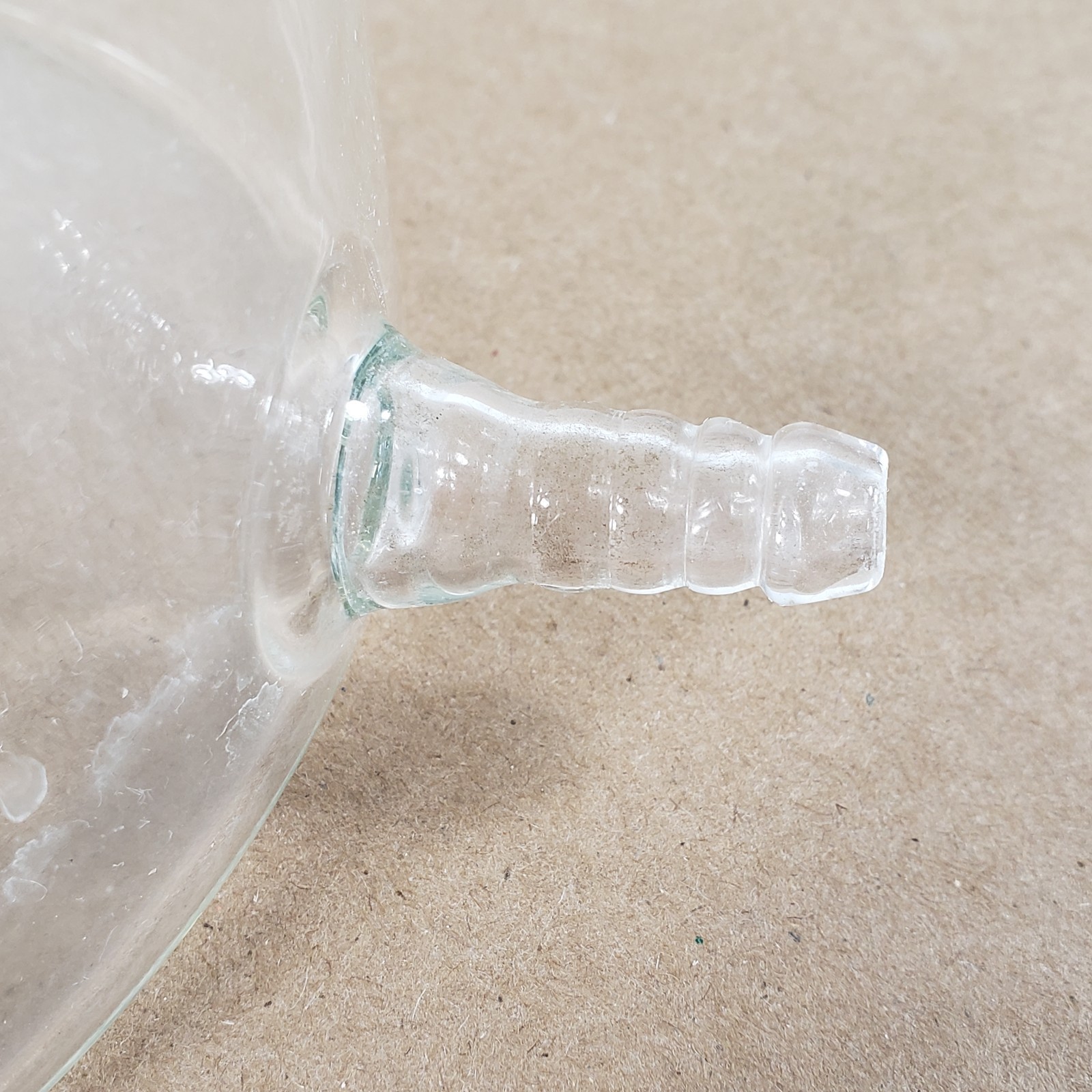 Kimax 14607-4000 4000mL Glass Reservoir Bottle w/3/8″ Bottom Hose Outlet
