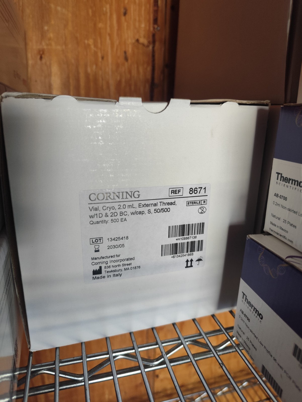 Corning® 2 mL External Threaded Cryogenic Vial with 1D and 2D Bar 8671