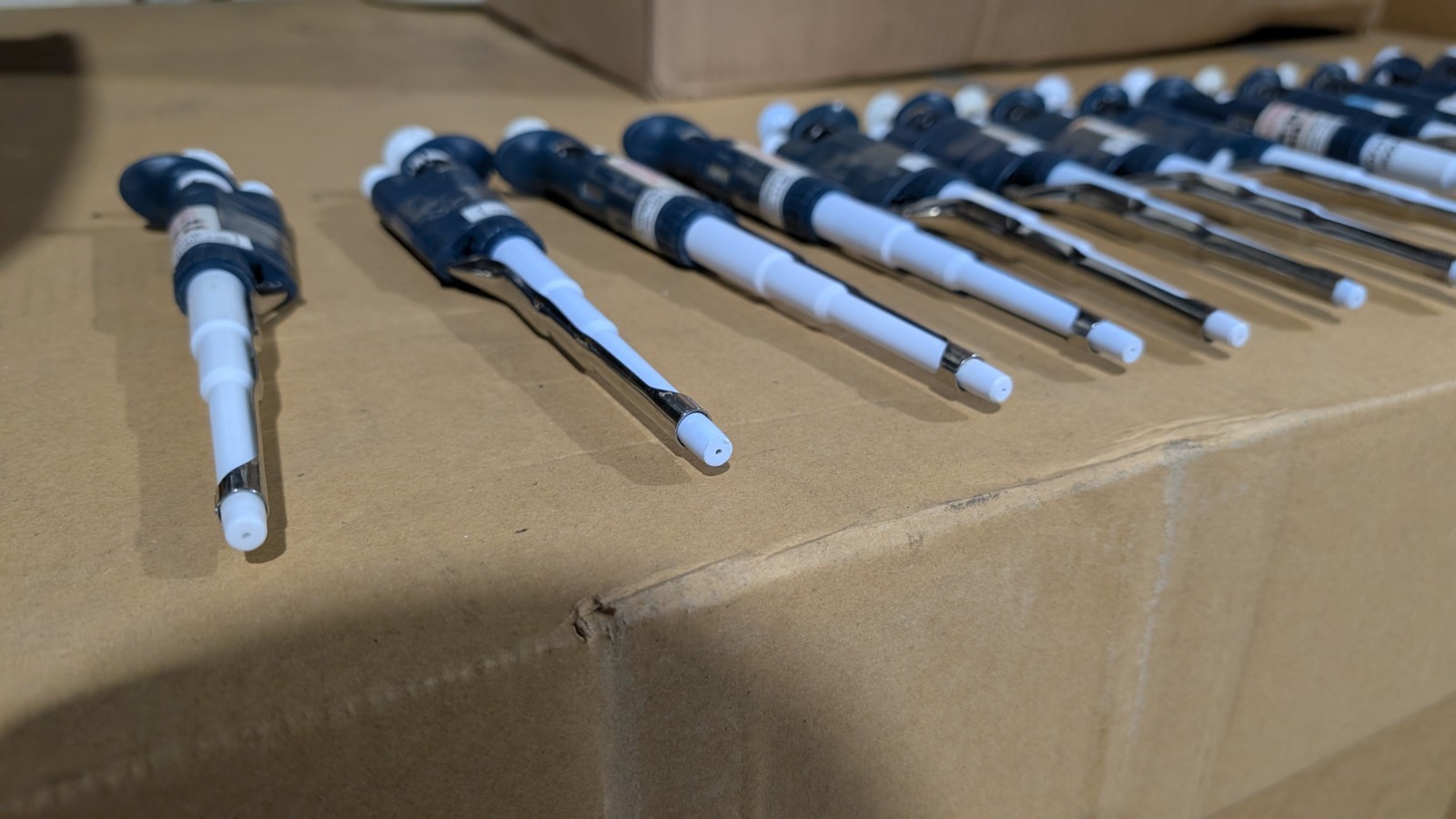 Gilson Pipetman Lot Of (17) P1000 Single Channel Pipettes In Unknown Condition