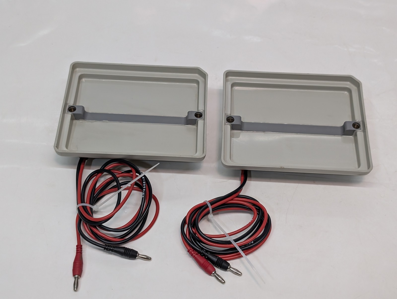 Lot of 2 BRL Mini-V 8:10 electrophoresis gel unit lids as shown