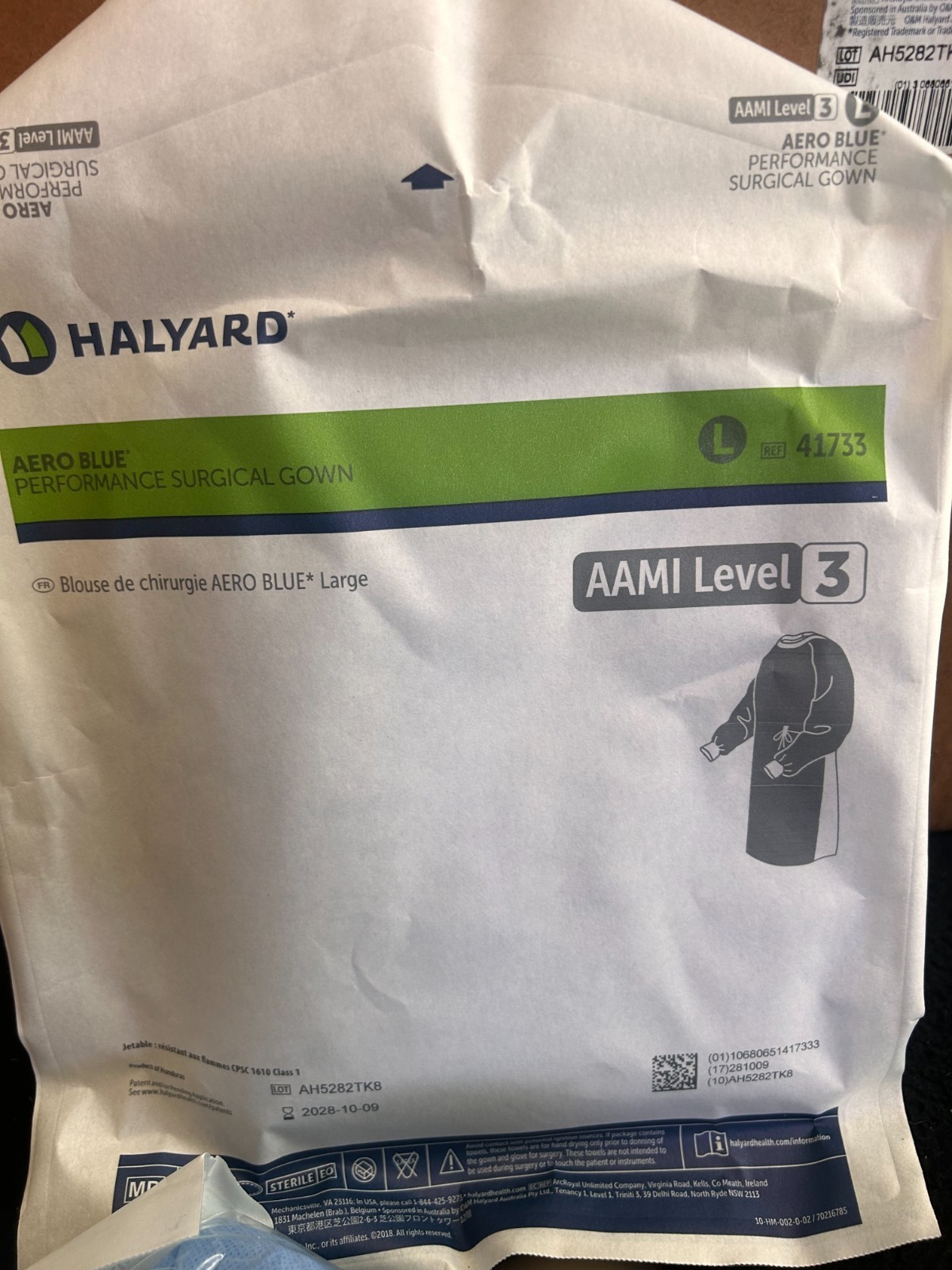 32 Halyard AAMI Level 3 Aero Blue Performance Surgical Gown Large 41733 (2028)