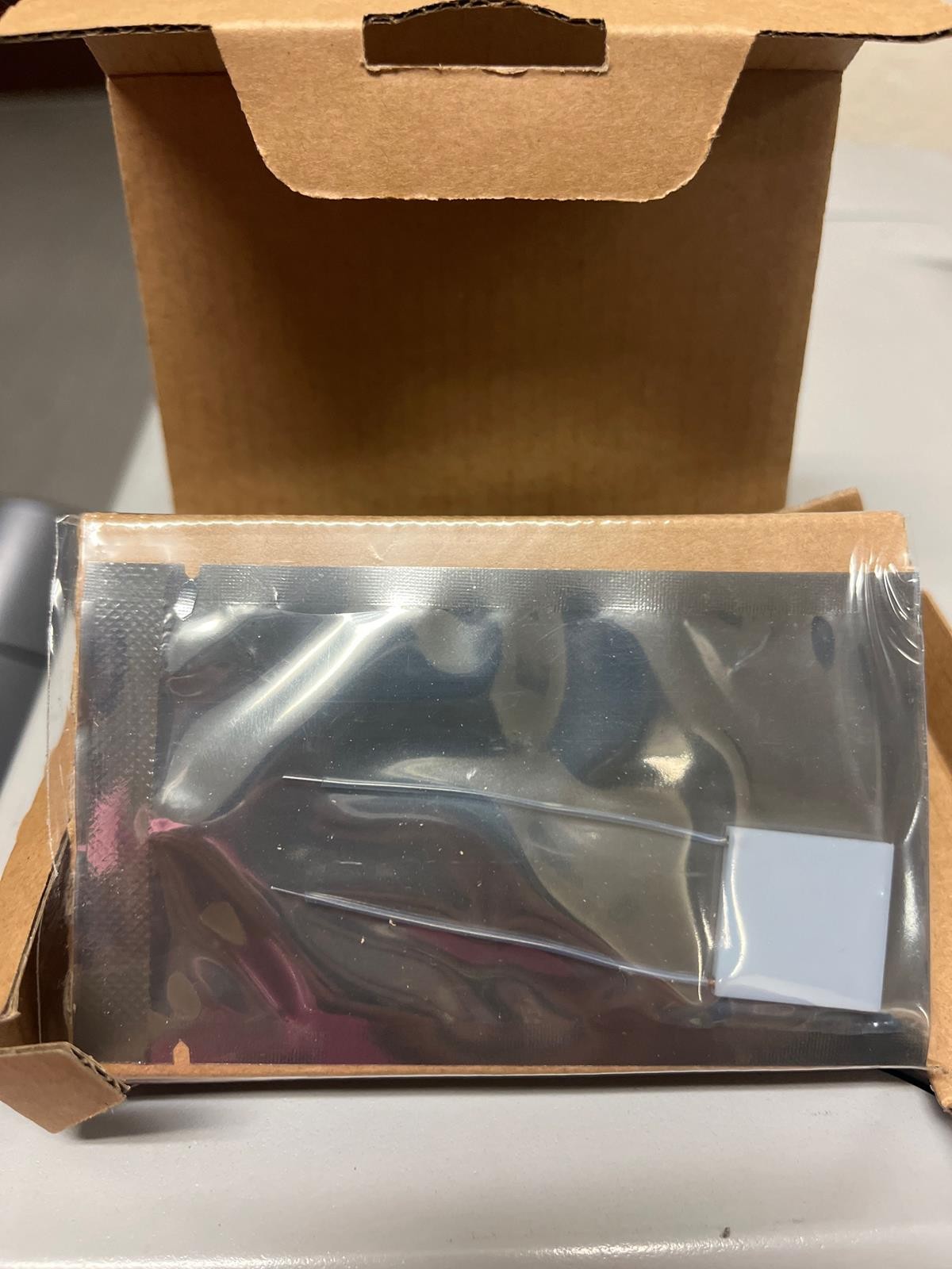THORLABS LOT 0F 50 HT24S 24 W METAL CERAMIC HEATER 20.0 MM X 20.0 MM