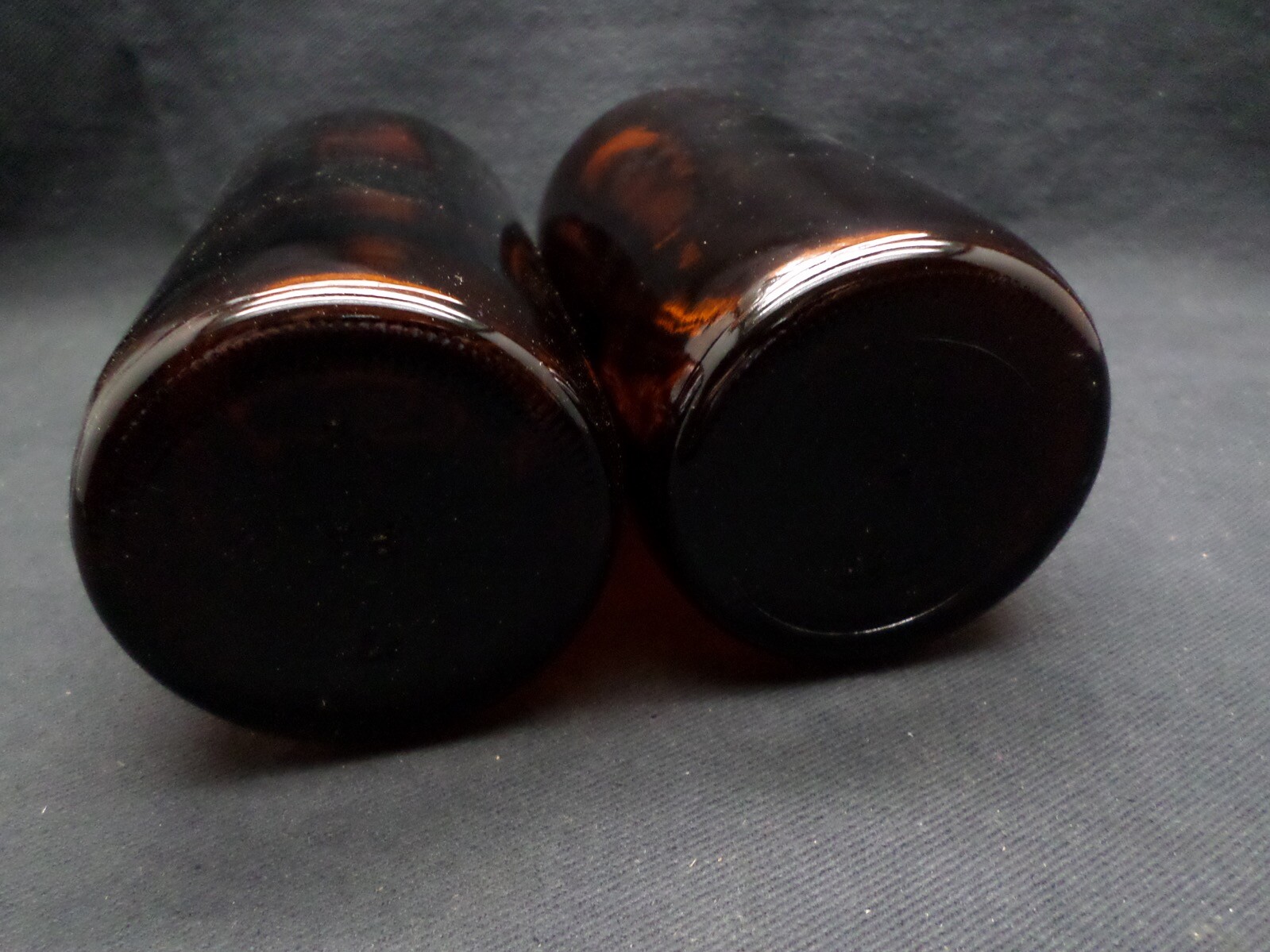 Laboratory 16oz Glass Amber Boston Round Bottle w/ White 28-400 Screw Cap 2/Pack