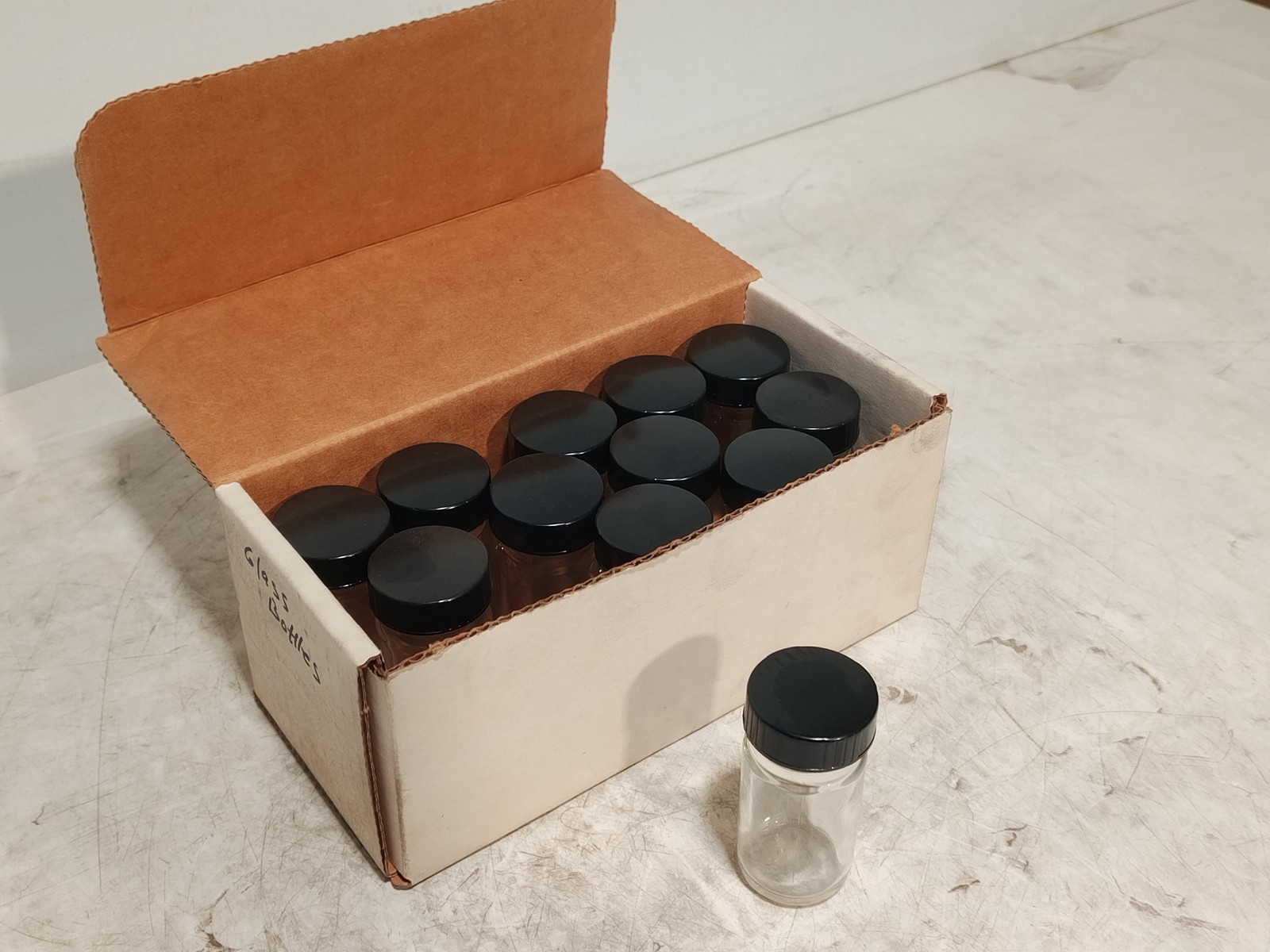 Unbranded Lot of 10 Clear Glass Sample Bottles w Black Caps as shown