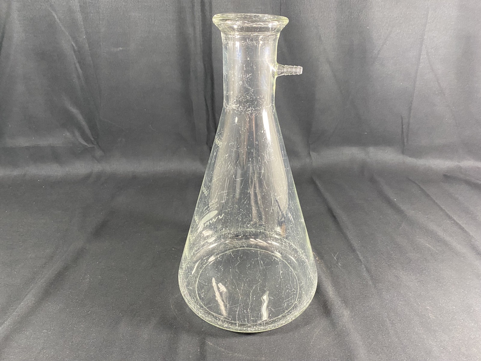 VWR 4000mL Heavy Wall Filtering Flask With Sidearm Tubulation 89000-391