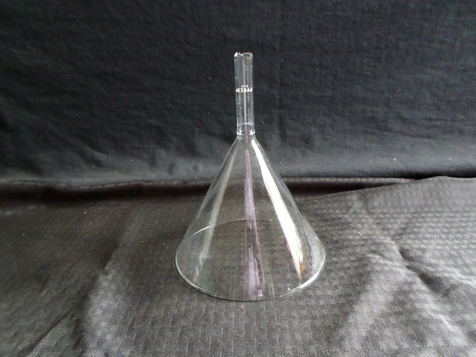 Corning Pyrex 147mm ID Glass 60° Angle Filling Funnel, Short Stem, Damage 6120-6