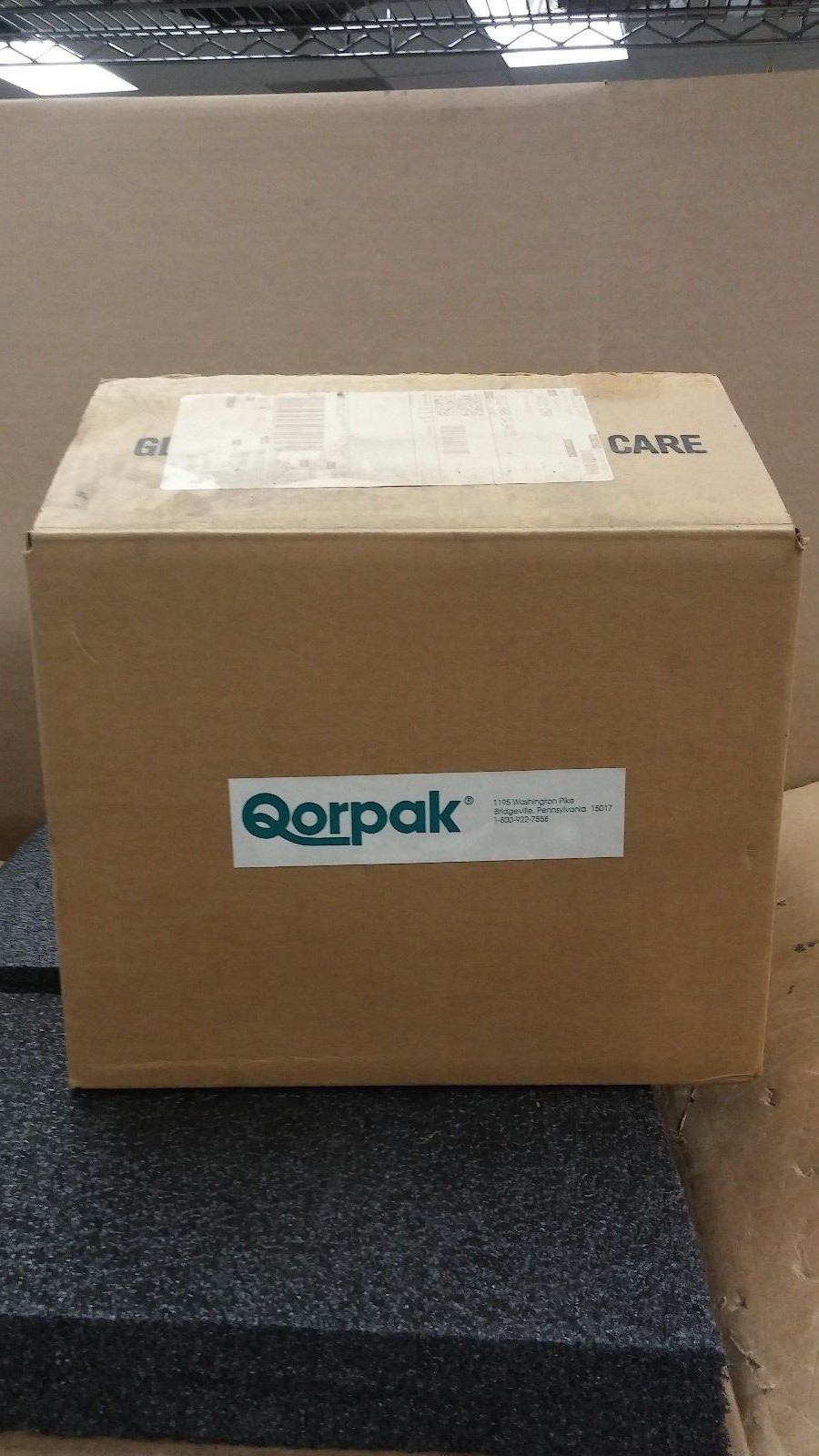 QORPAK VWR 128oz Fl Glass Standard Wide Mouth Bottle with Black Lid Case of 4