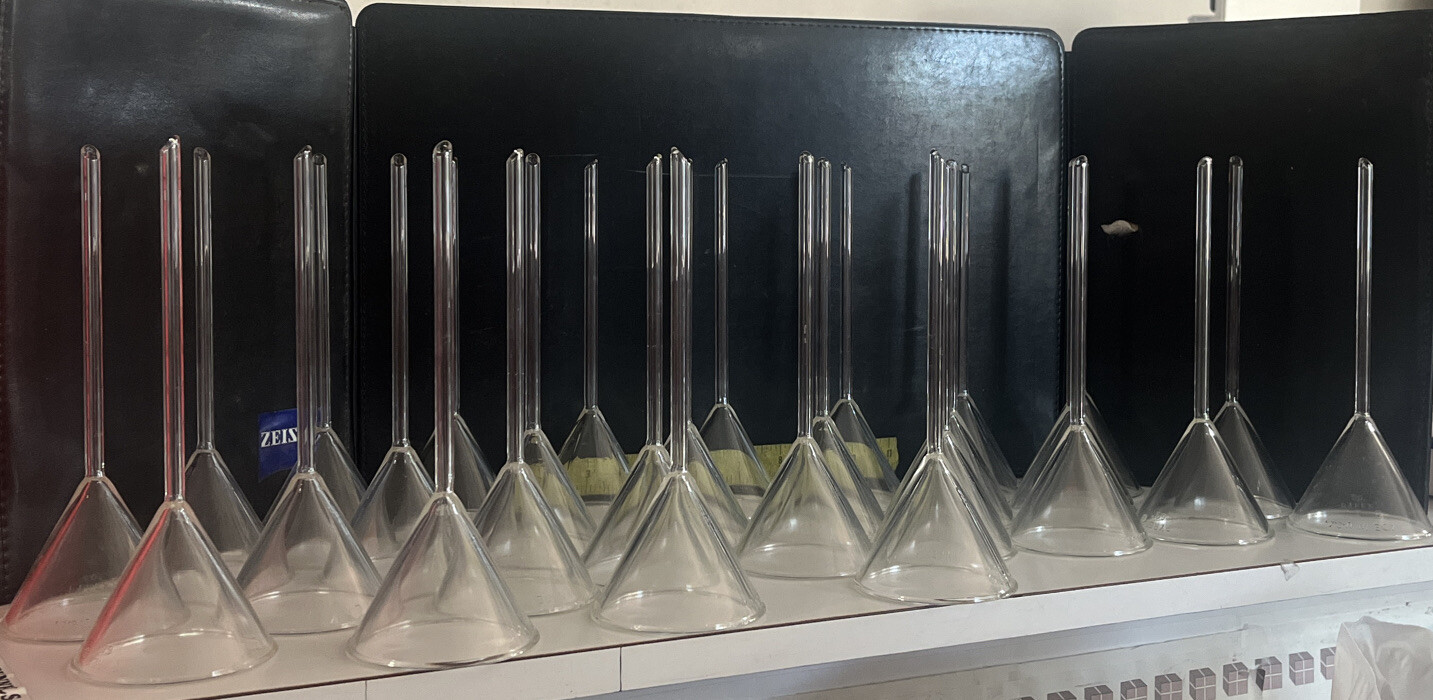 Corning PYREX Glass 60° Angle Long Stem Filling Funnel, Lot Of 28