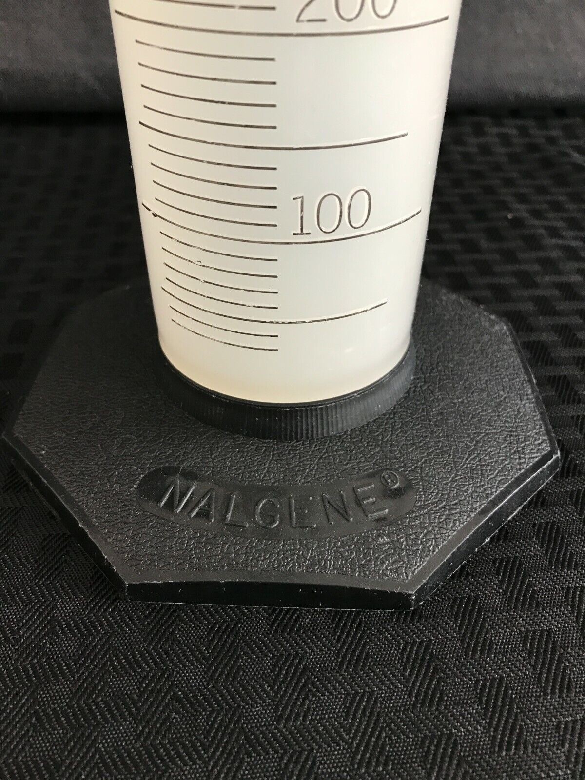 NALGENE Plastic Polypropylene 1000mL TC/TD Graduated Cylinder Hex Base 3662-1000