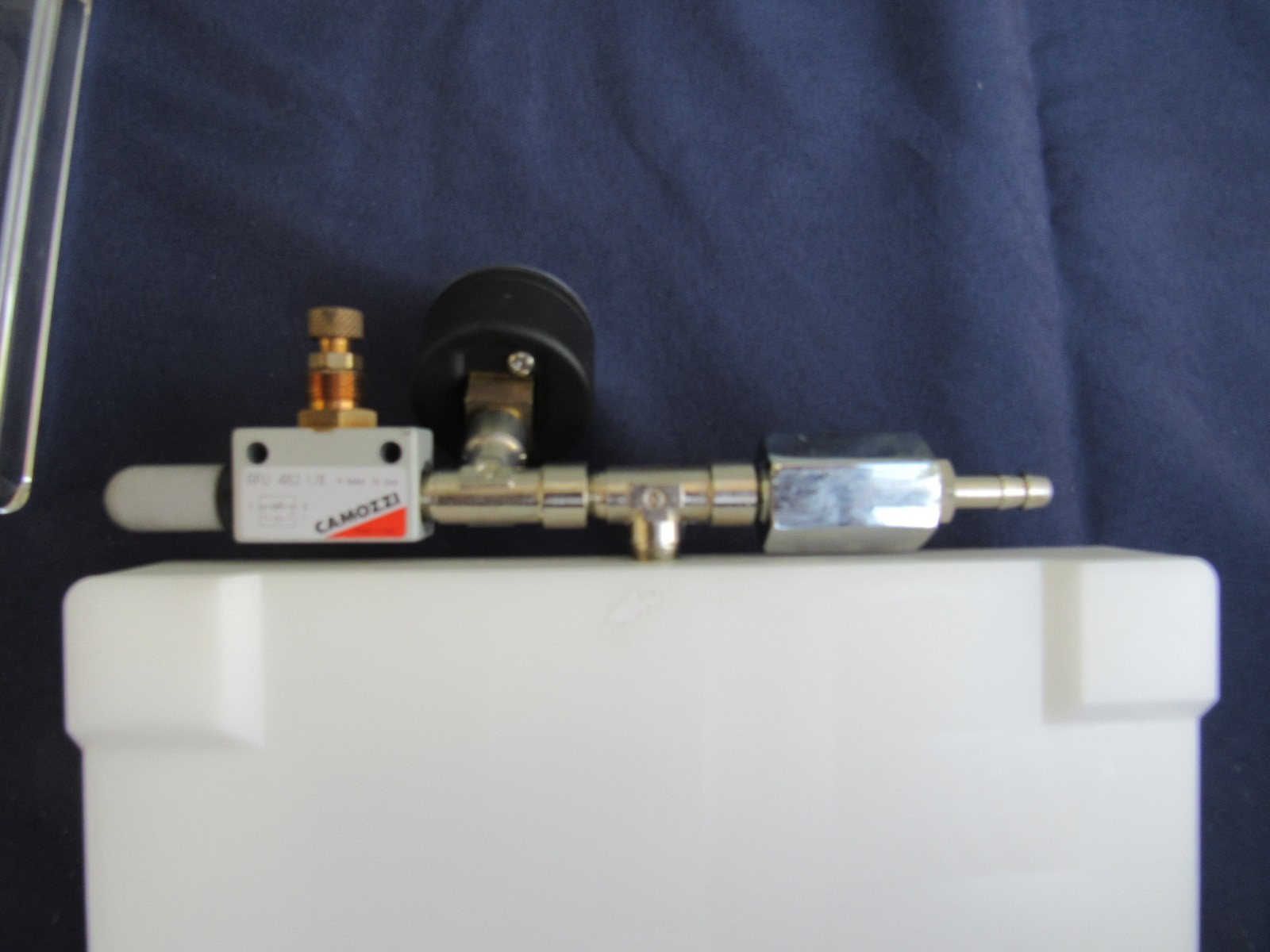 Unknown manuf. Vacuum Manifold w/ gauge, CAMOZZI RFU 4H2-1/8 VALVE, MINI-LUX DN8